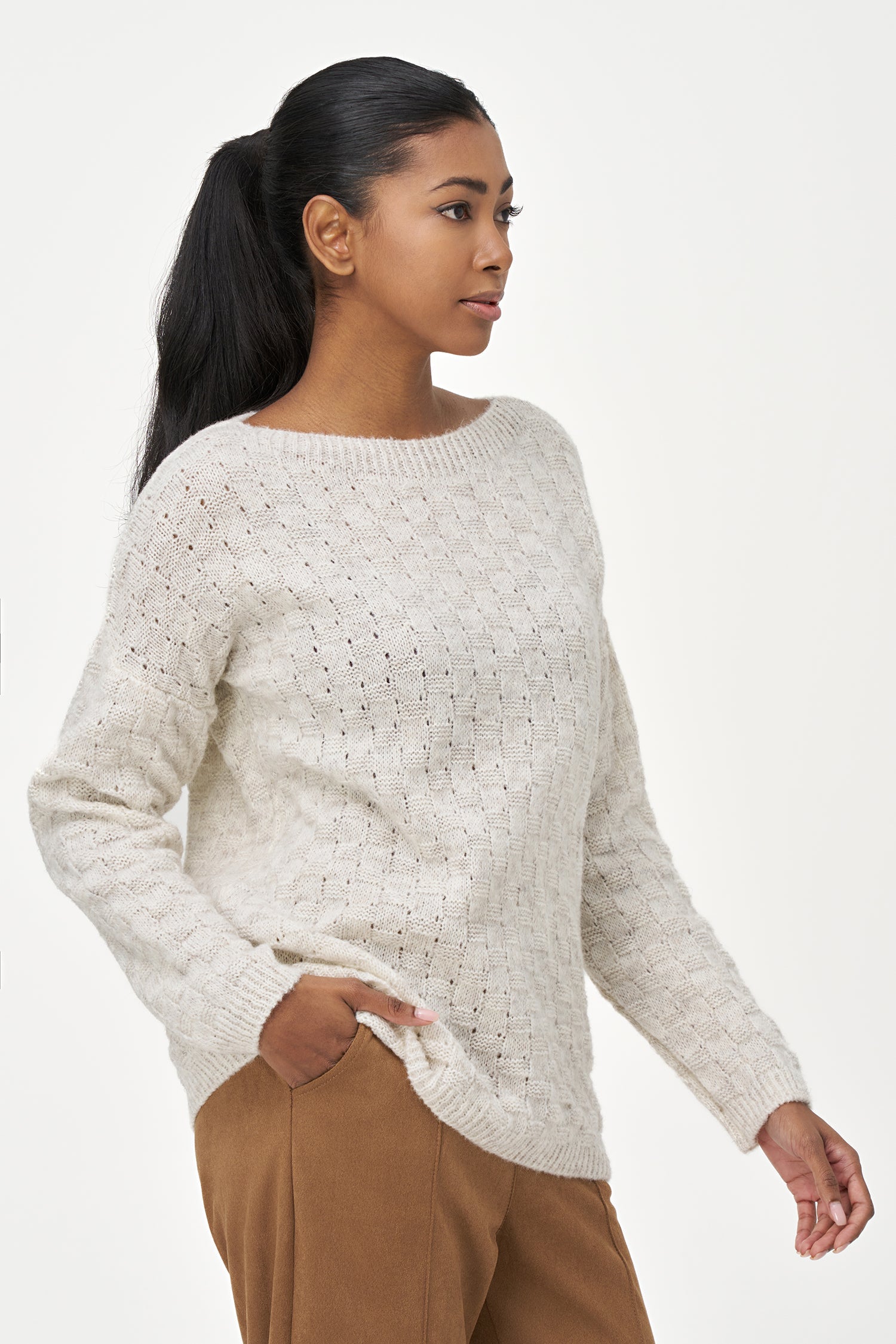 Women's knit sweater, with a boat neckline and long sleeves