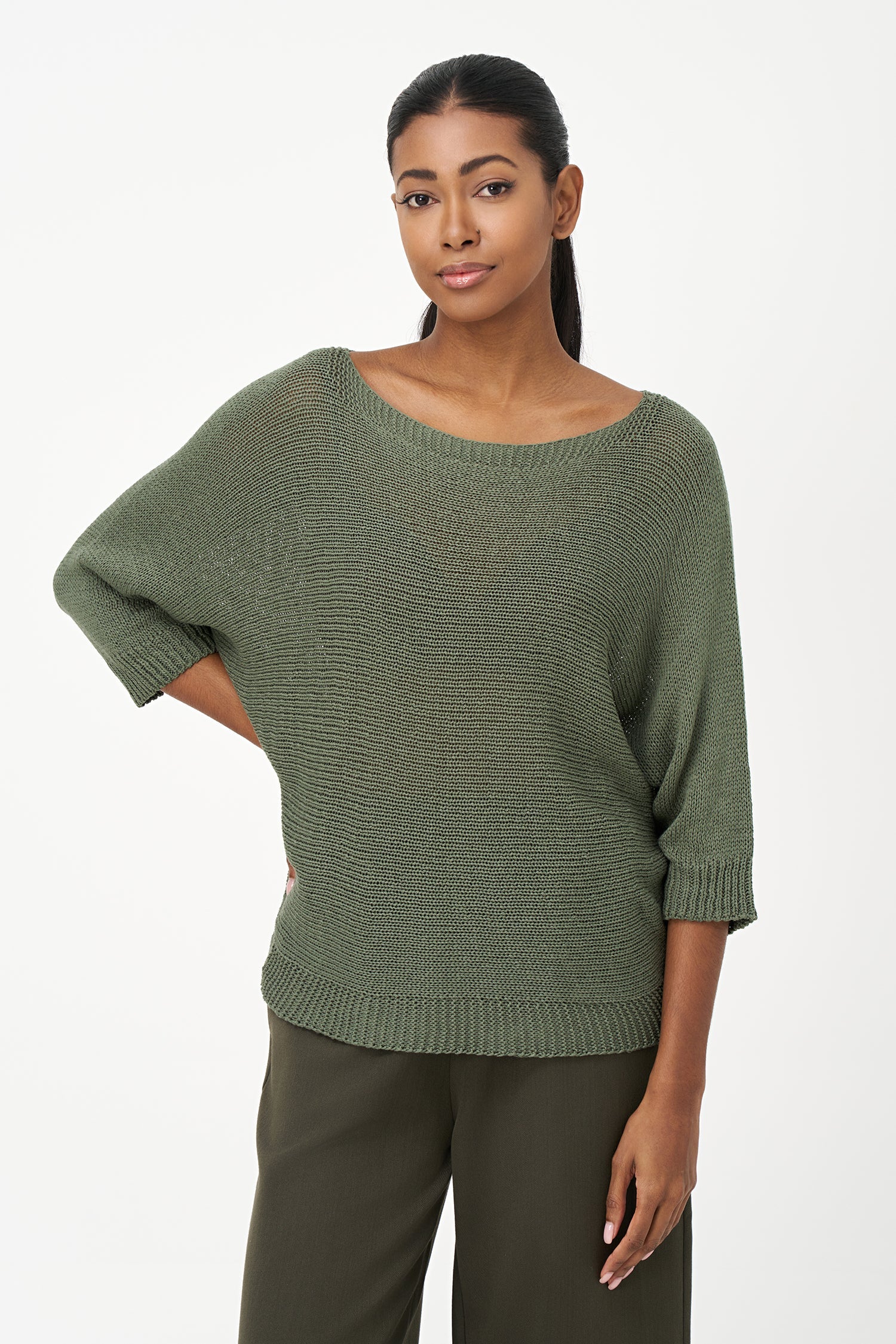 Women's knit boat-neck sweater, with long sleeves