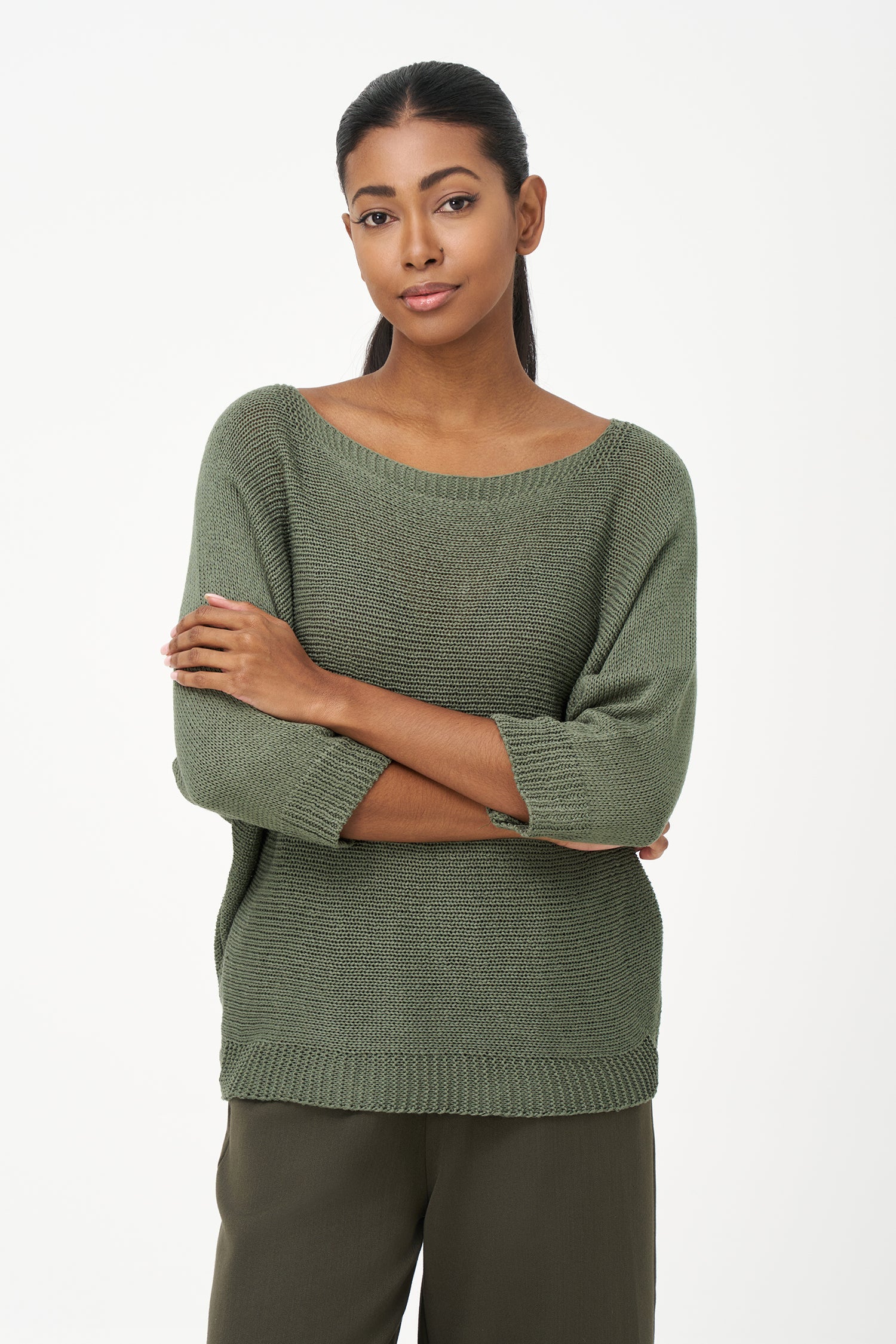 Women's knit boat-neck sweater, with long sleeves