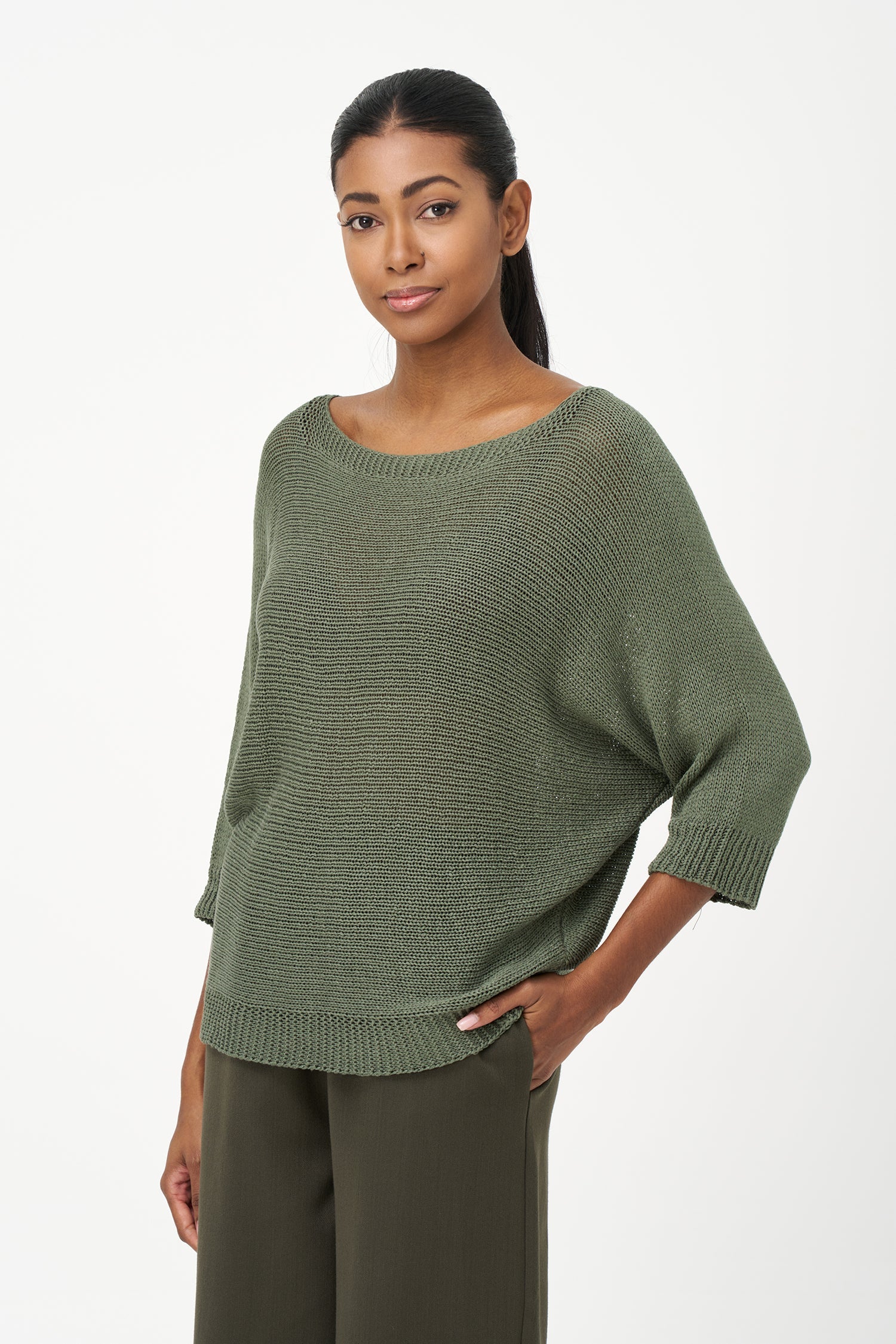 Women's knit boat-neck sweater, with long sleeves