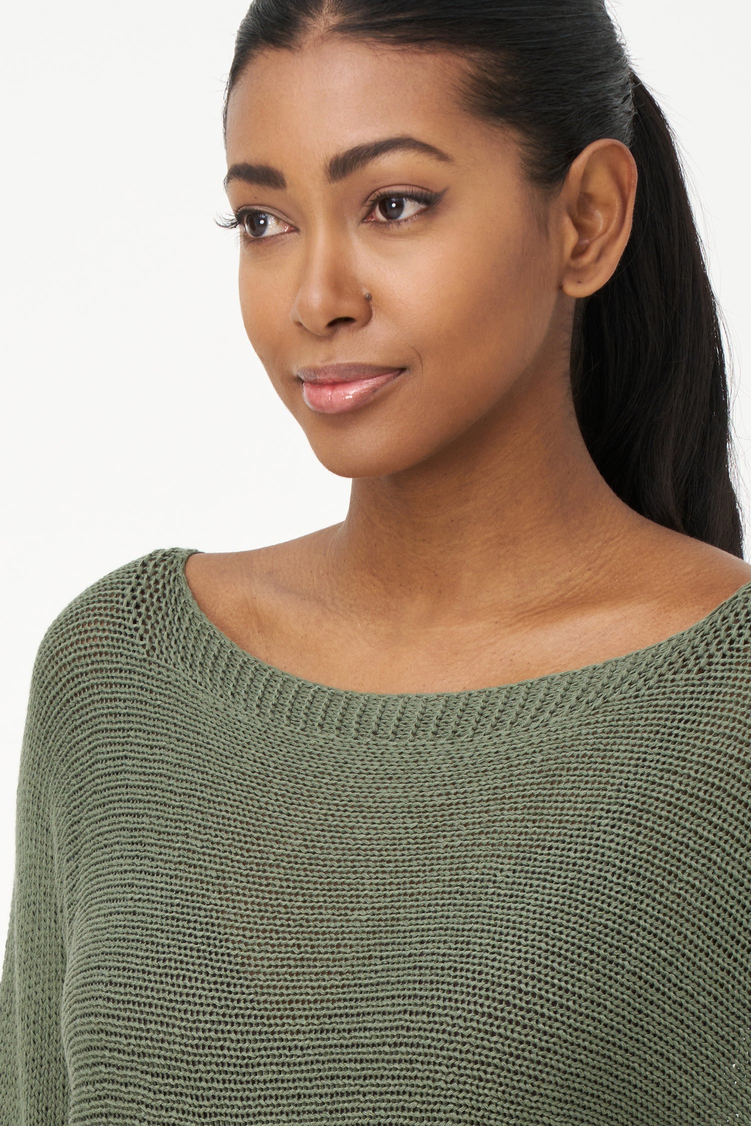 Women's knit boat-neck sweater, with long sleeves