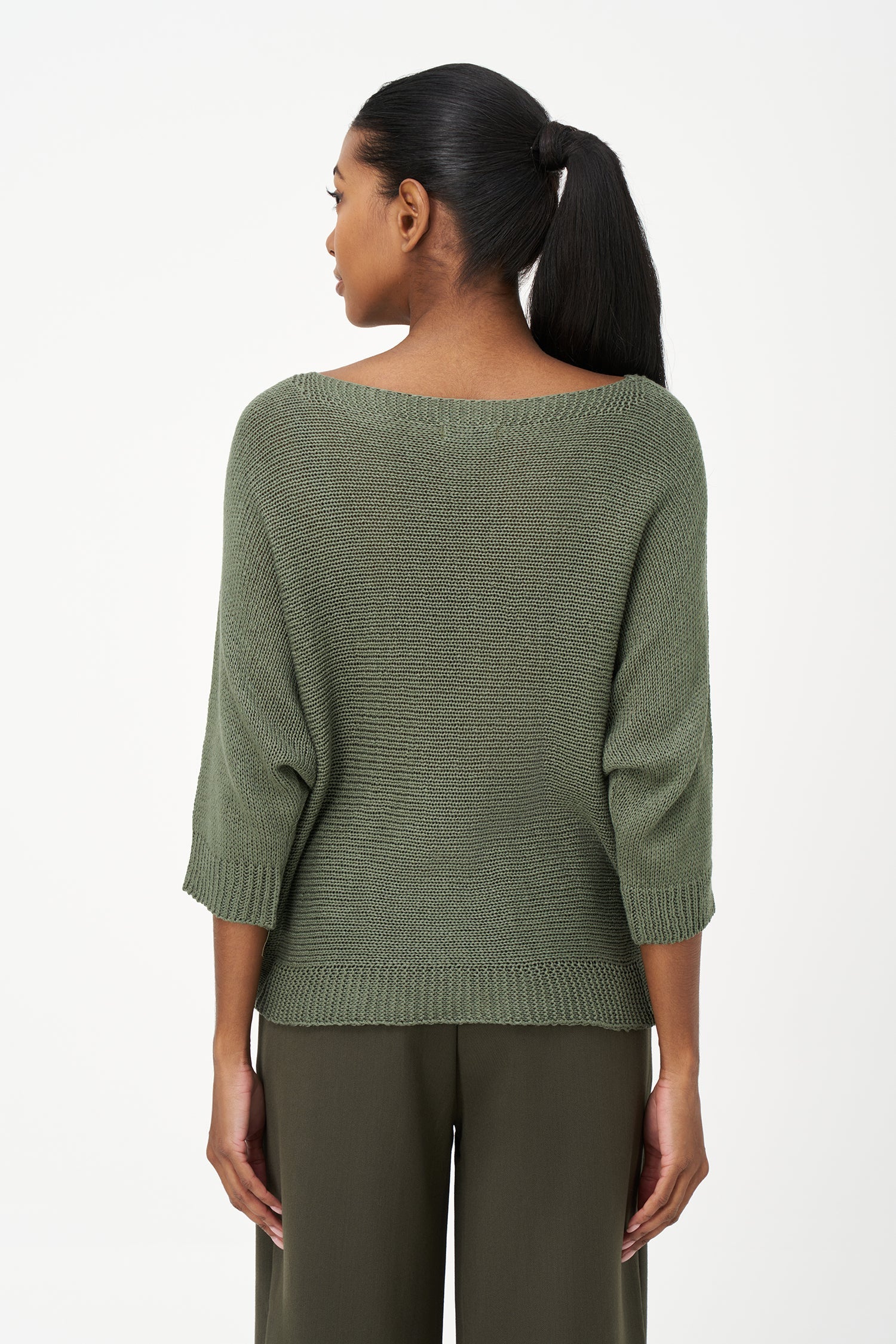 Women's knit boat-neck sweater, with long sleeves