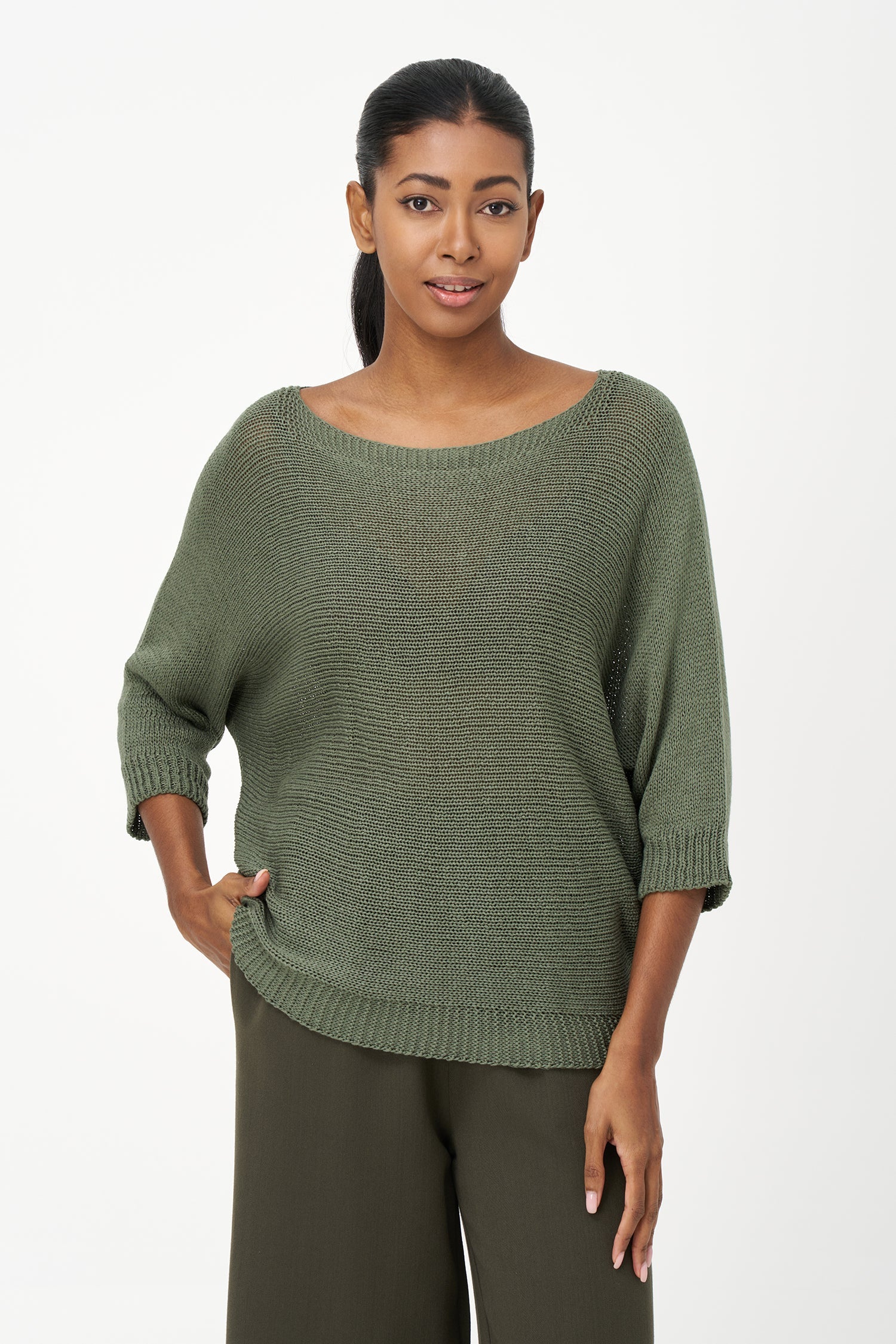 Women's knit boat-neck sweater, with long sleeves