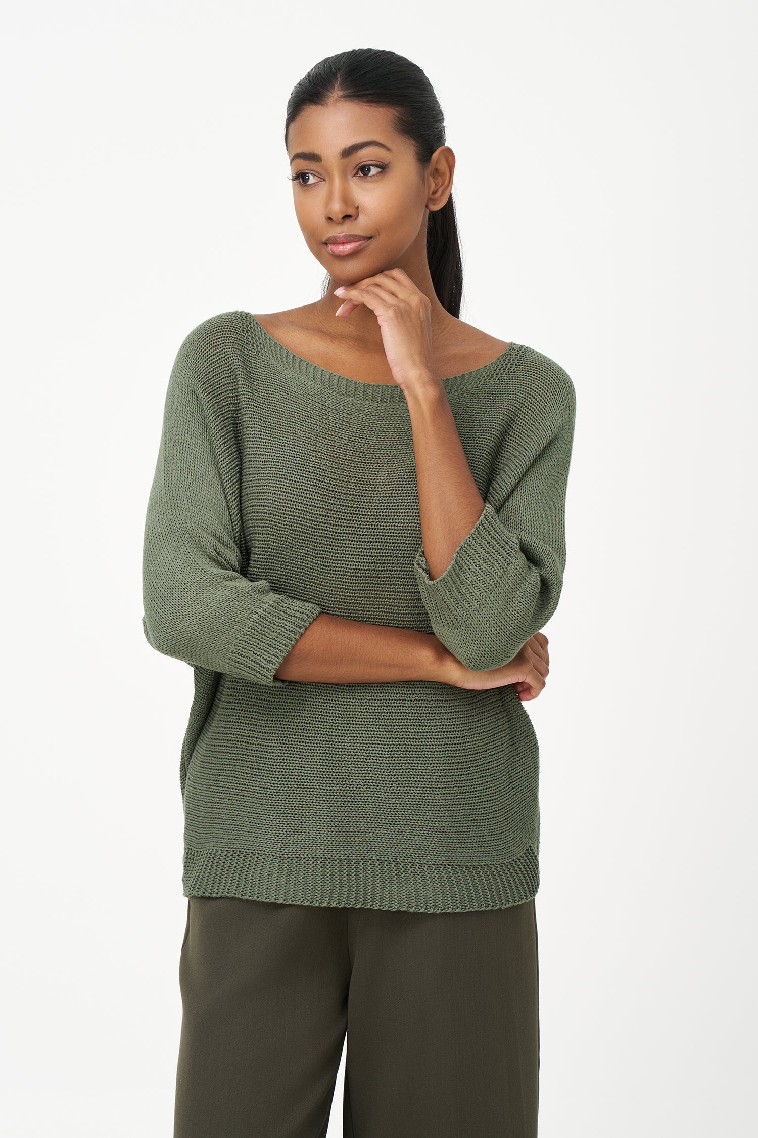 Women's knit boat-neck sweater, with long sleeves