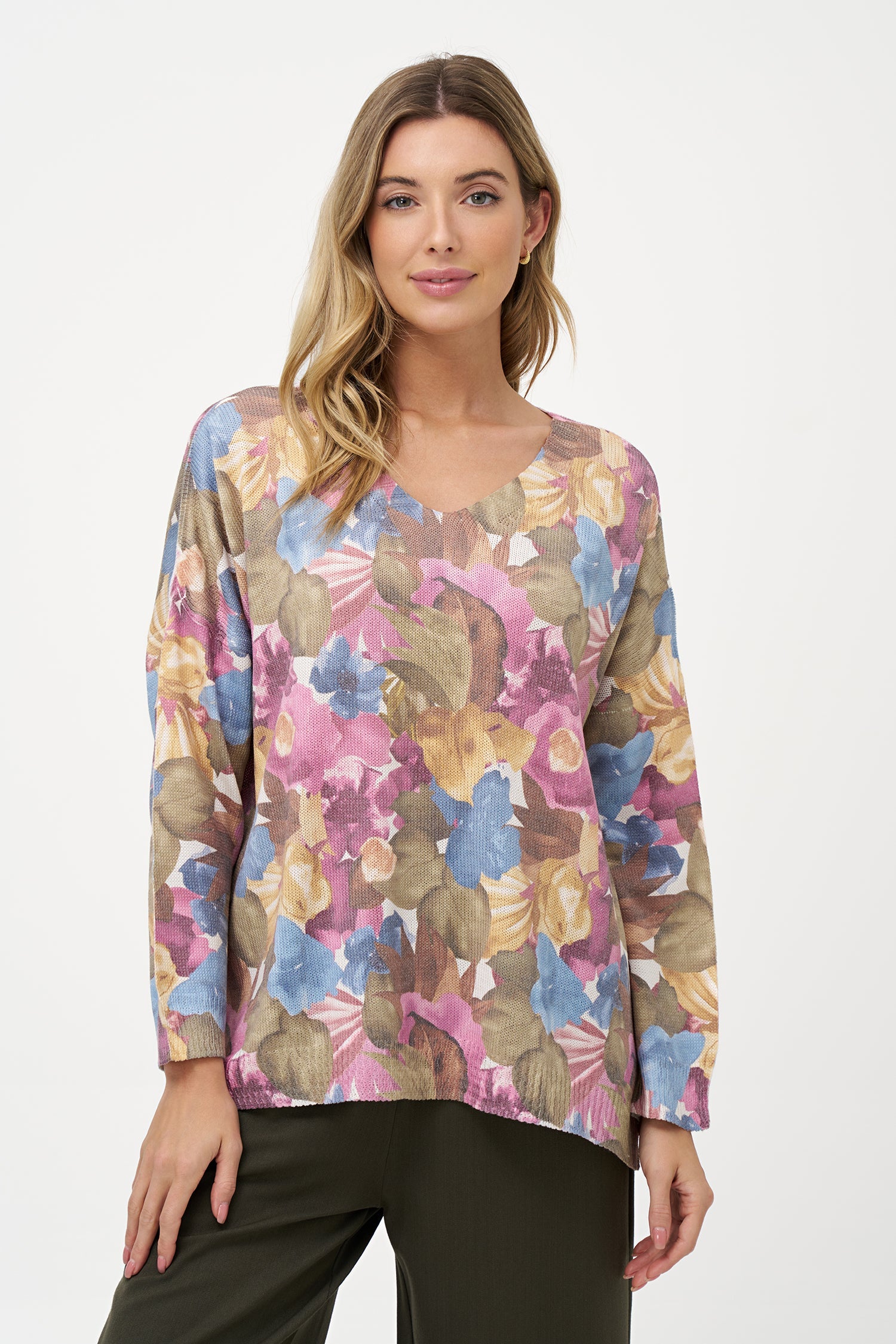 Women's knit v-neck printed sweater with 3/4th length sleeves
