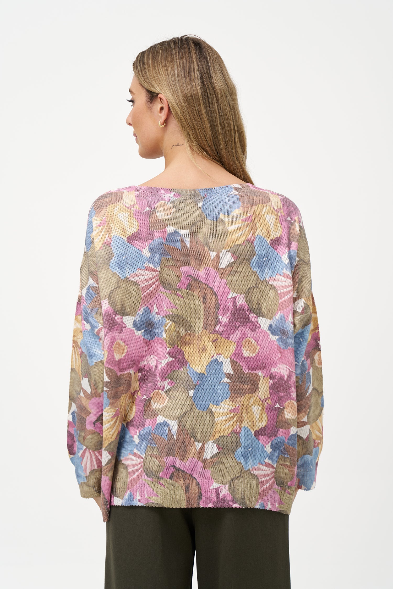 Women's knit v-neck printed sweater with 3/4th length sleeves