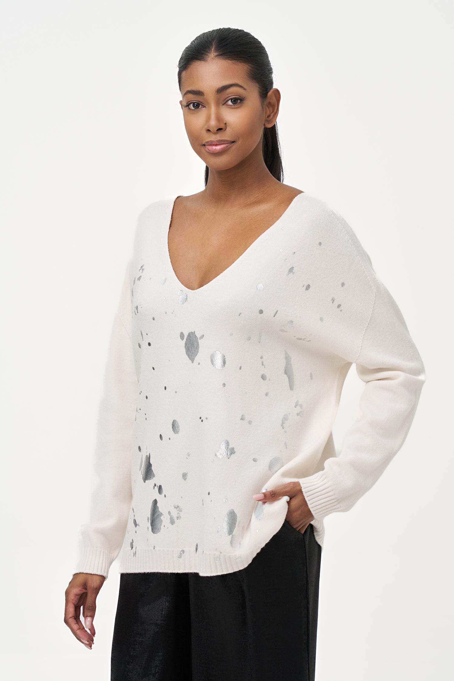 Women’s knit v-neck long sleeve sweater