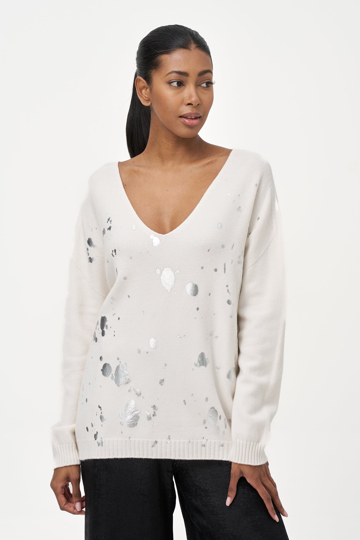 Women’s knit v-neck long sleeve sweater