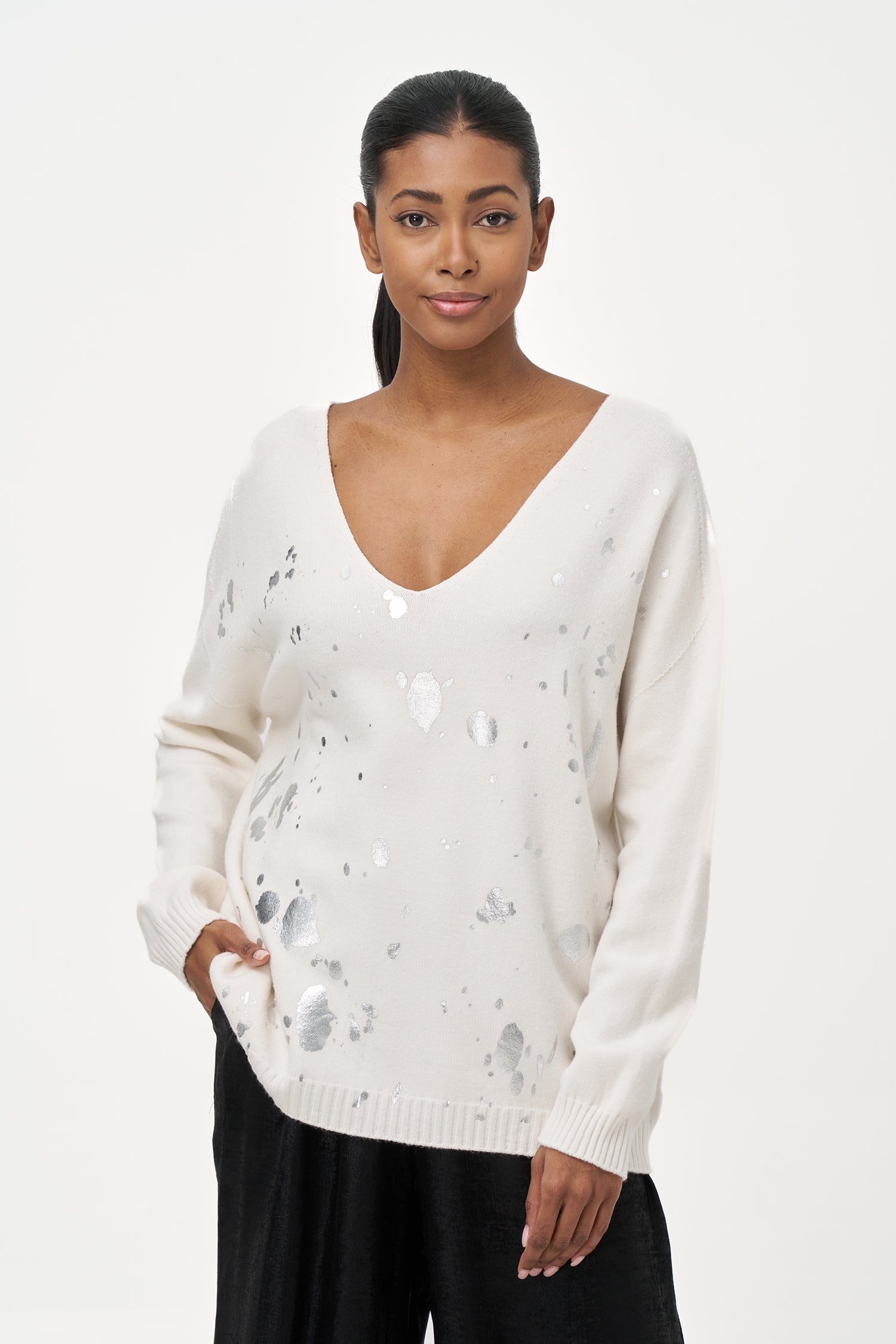 Women’s knit v-neck long sleeve sweater