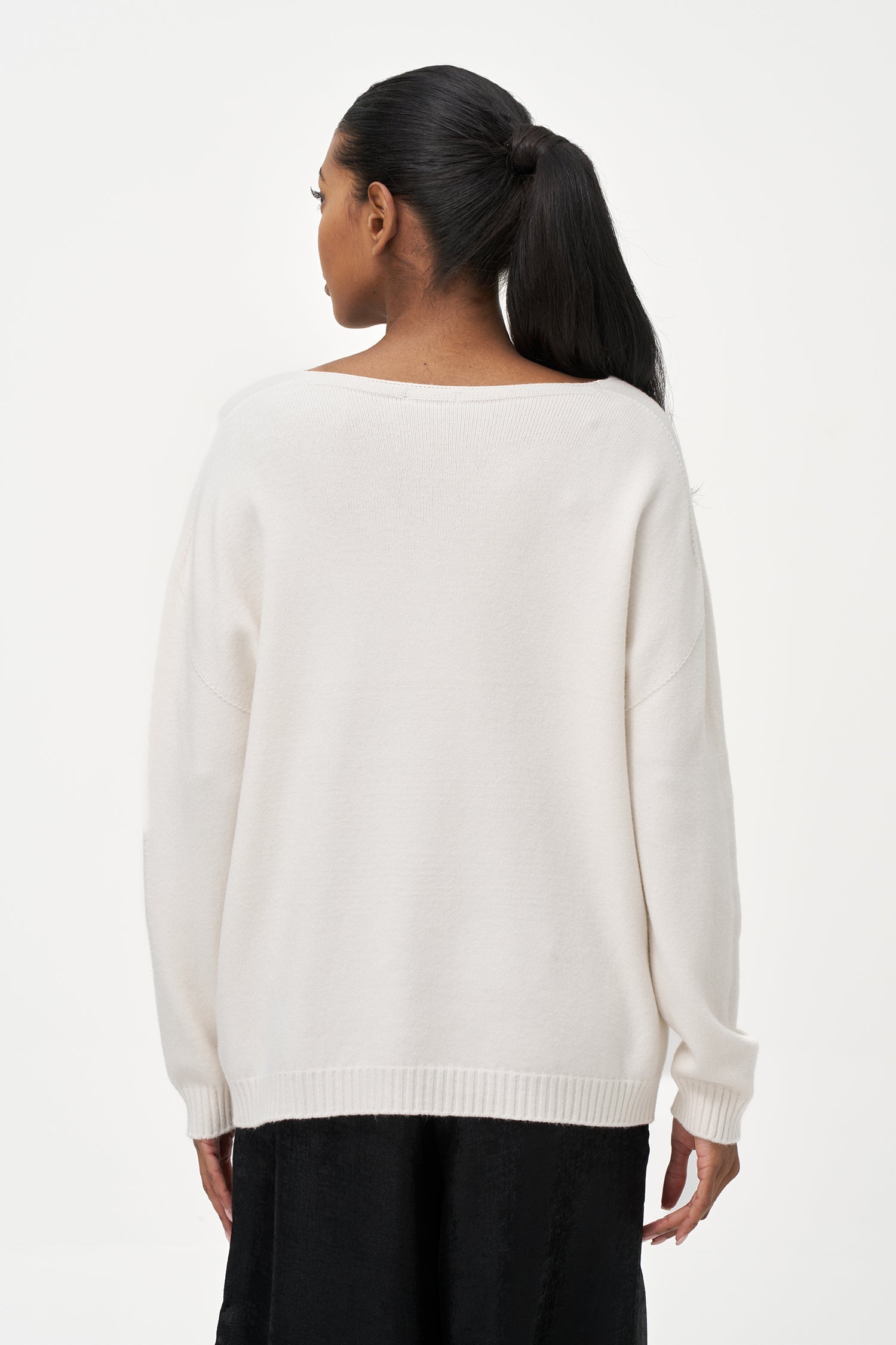 Women’s knit v-neck long sleeve sweater