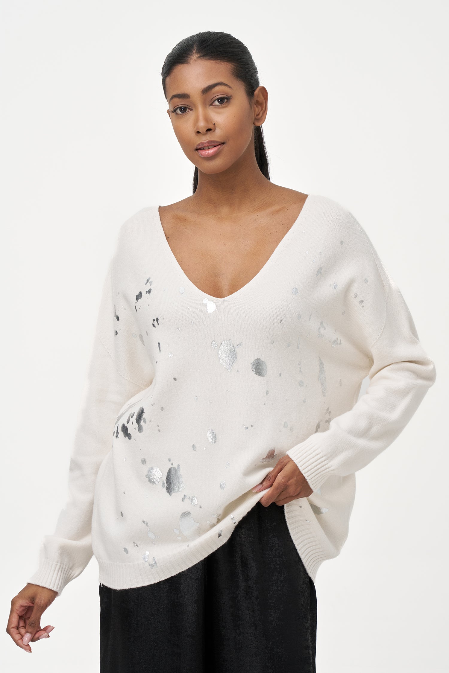 Women’s knit v-neck long sleeve sweater