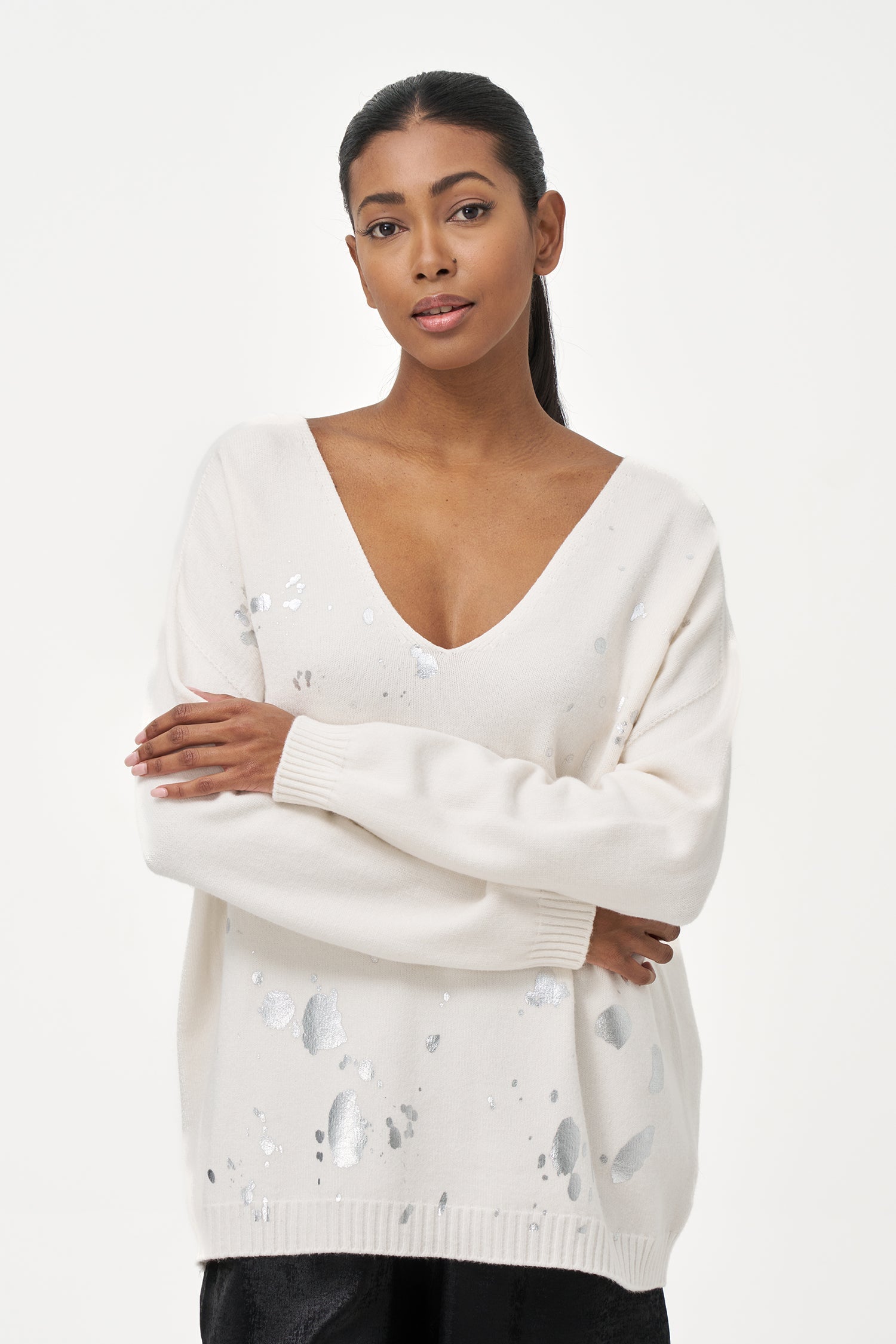 Women’s knit v-neck long sleeve sweater