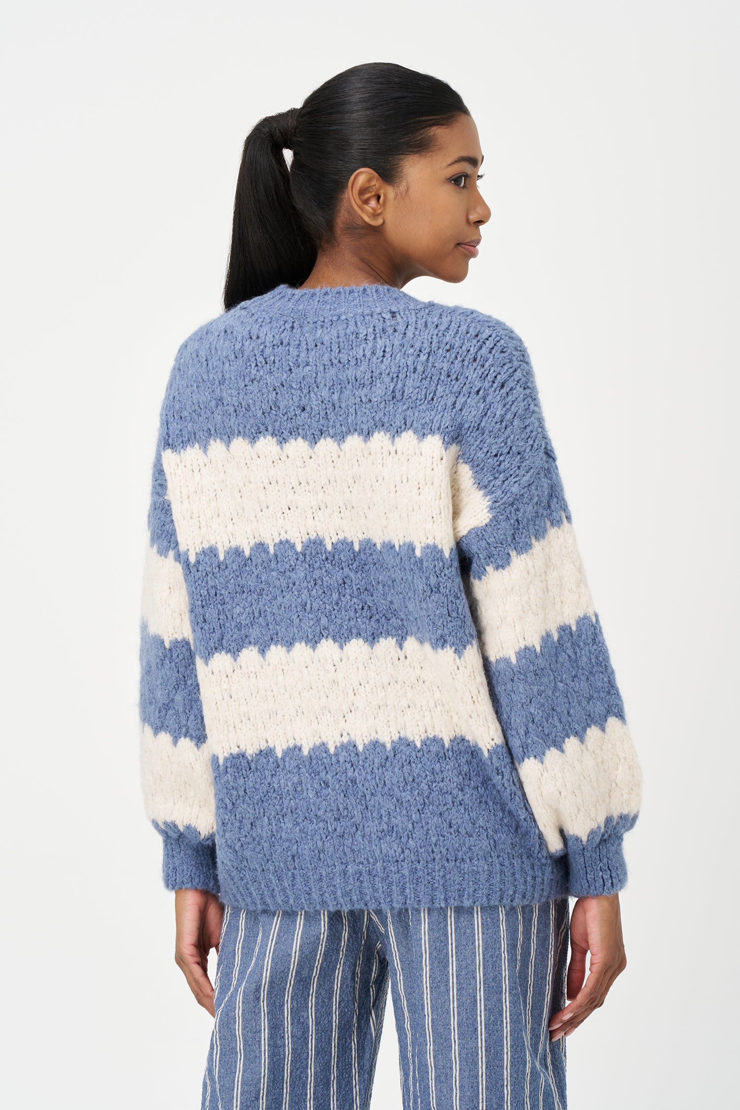 Women's knit striped crew-neck sweater, with long sleeves