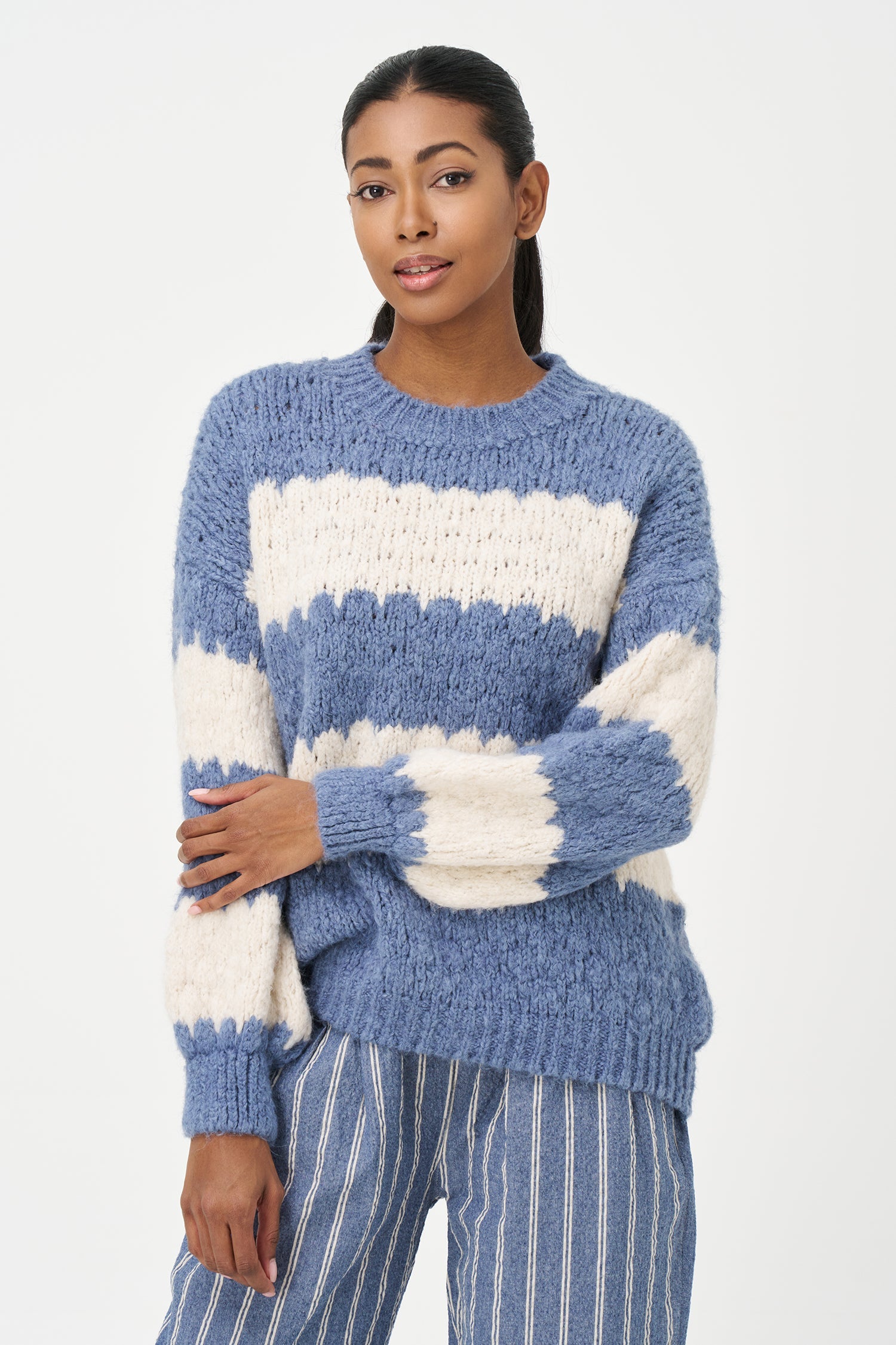 Women's knit striped crew-neck sweater, with long sleeves