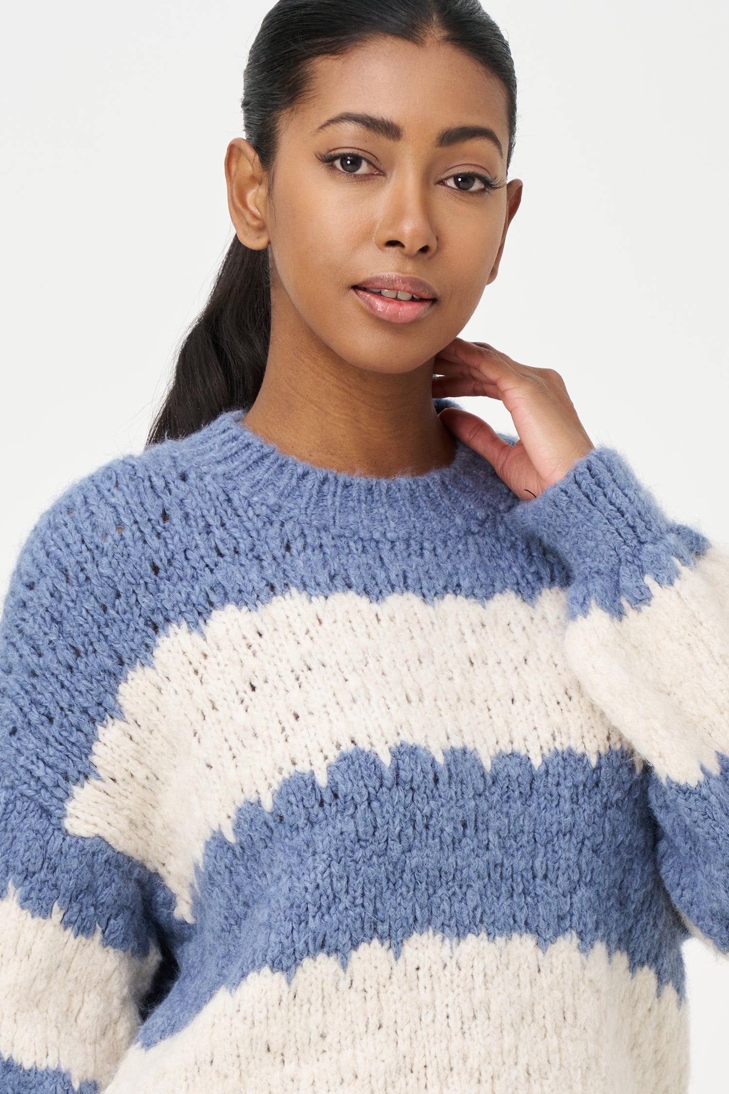Women's knit striped crew-neck sweater, with long sleeves