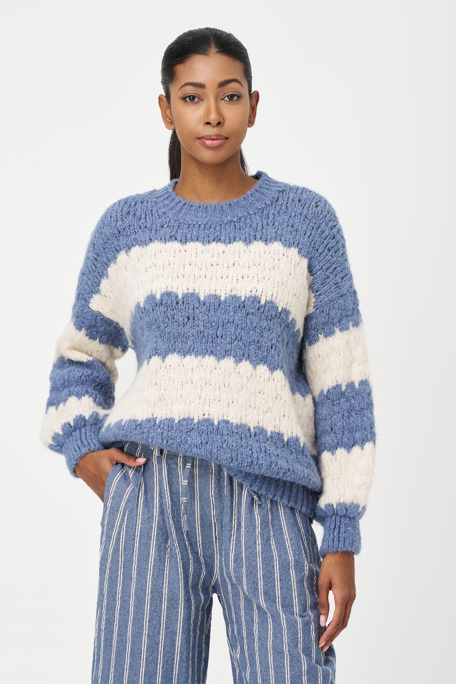Women's knit striped crew-neck sweater, with long sleeves