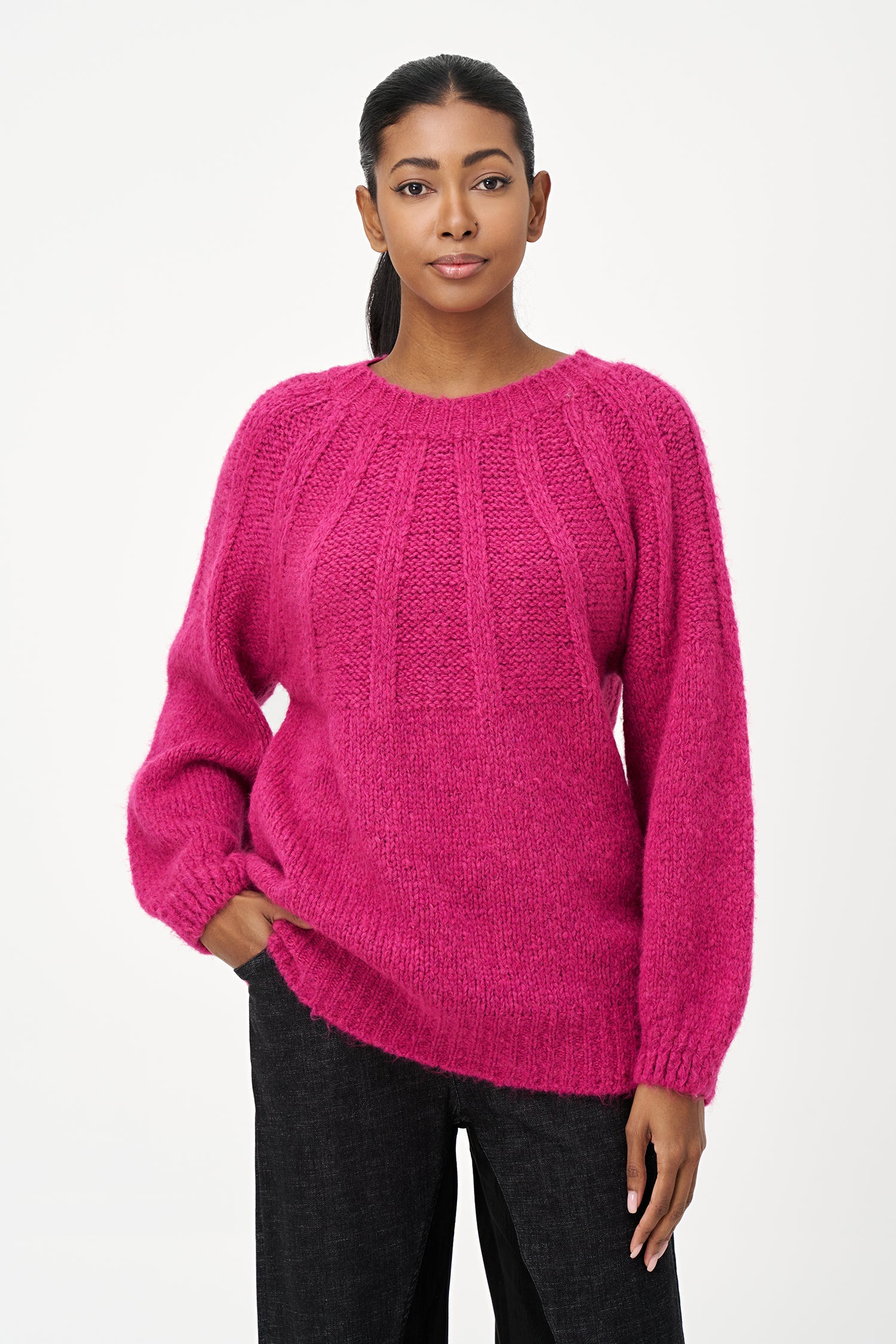 Women's crew-neck sweater, with long raglan puffy sleeves