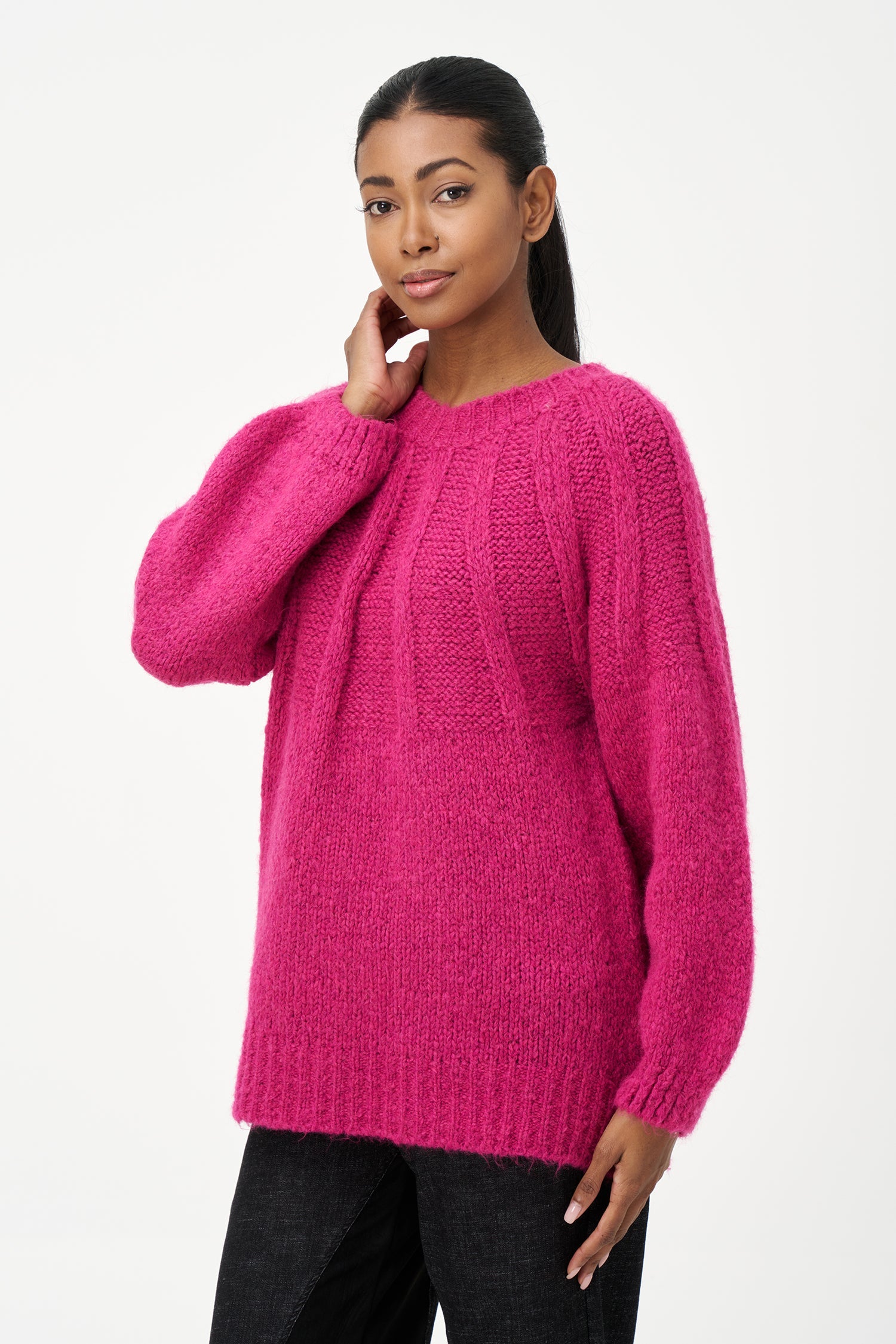 Women's crew-neck sweater, with long raglan puffy sleeves