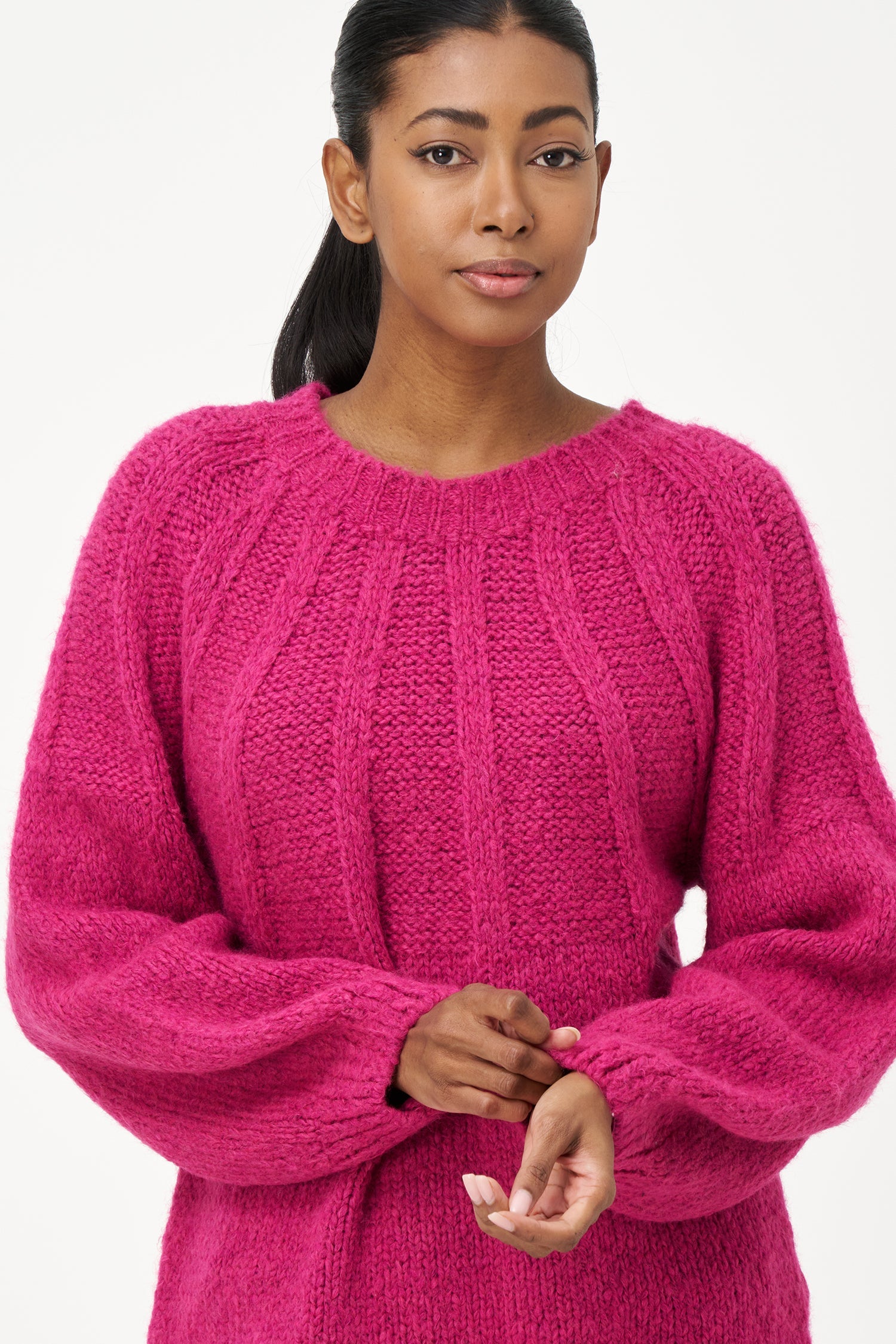 Women's crew-neck sweater, with long raglan puffy sleeves