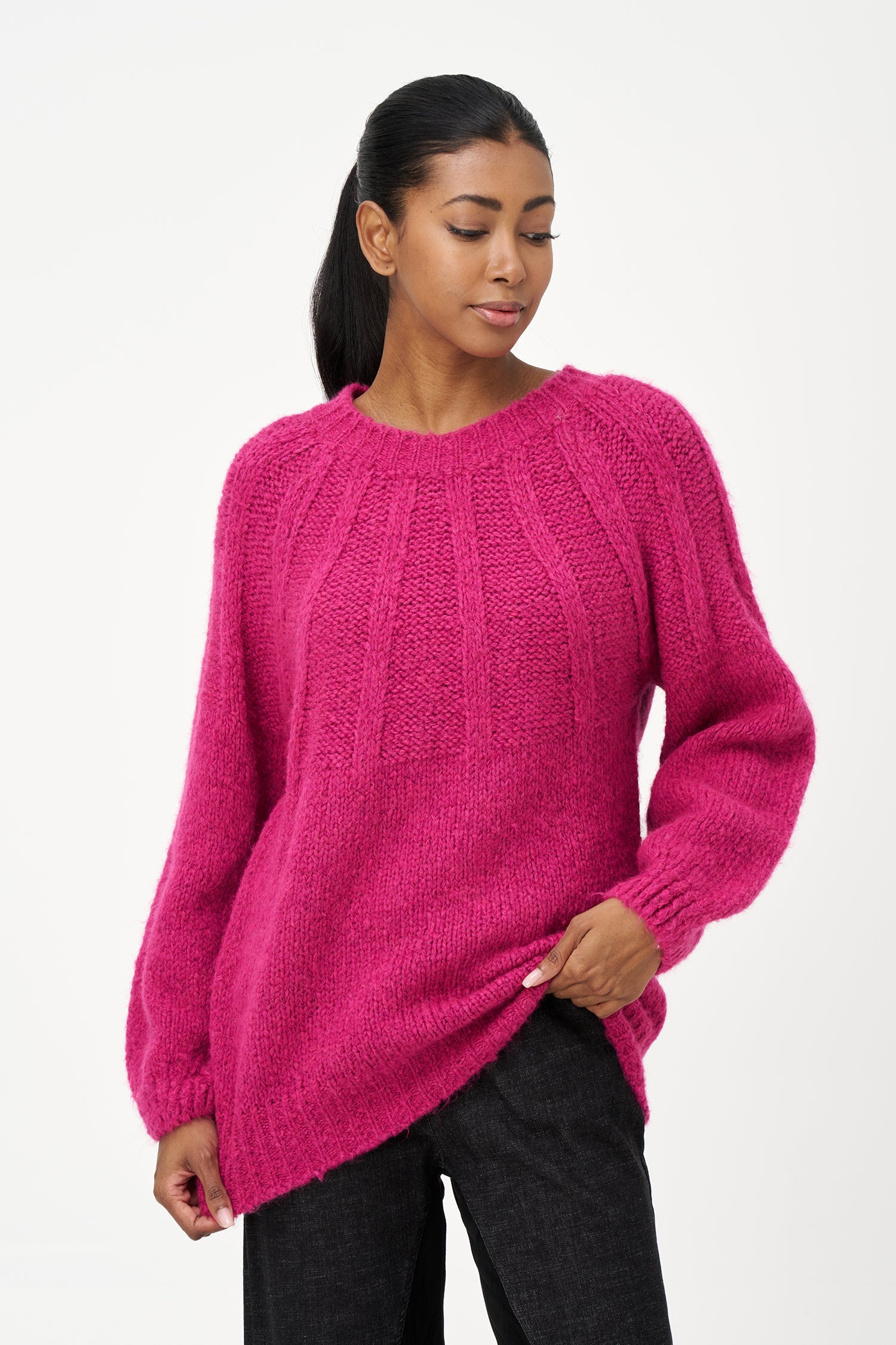 Women's crew-neck sweater, with long raglan puffy sleeves