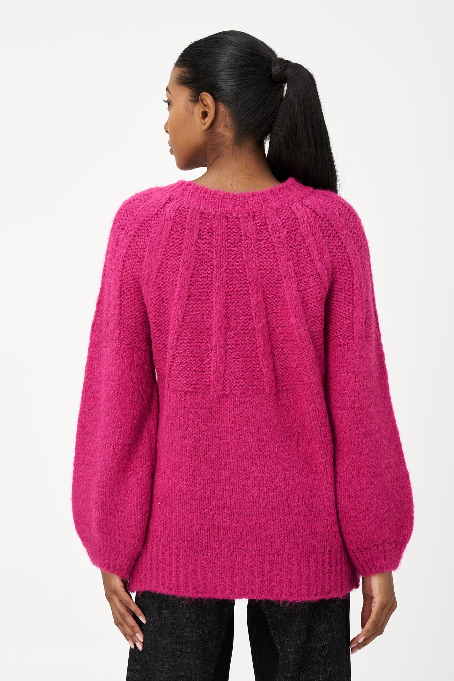 Women's crew-neck sweater, with long raglan puffy sleeves