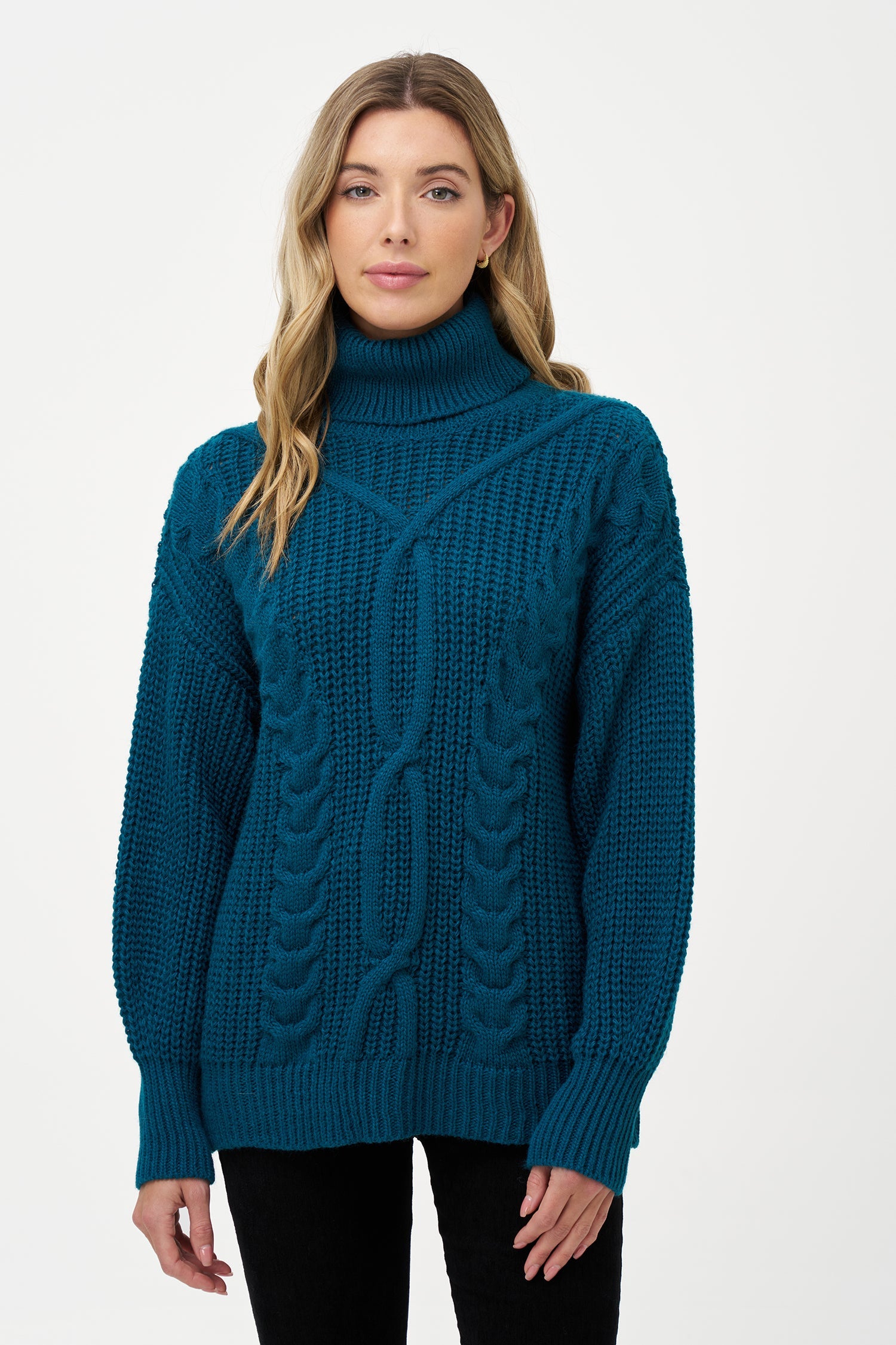 Women’s knit long sleeve turtle-neck sweater, with a front cable detailing