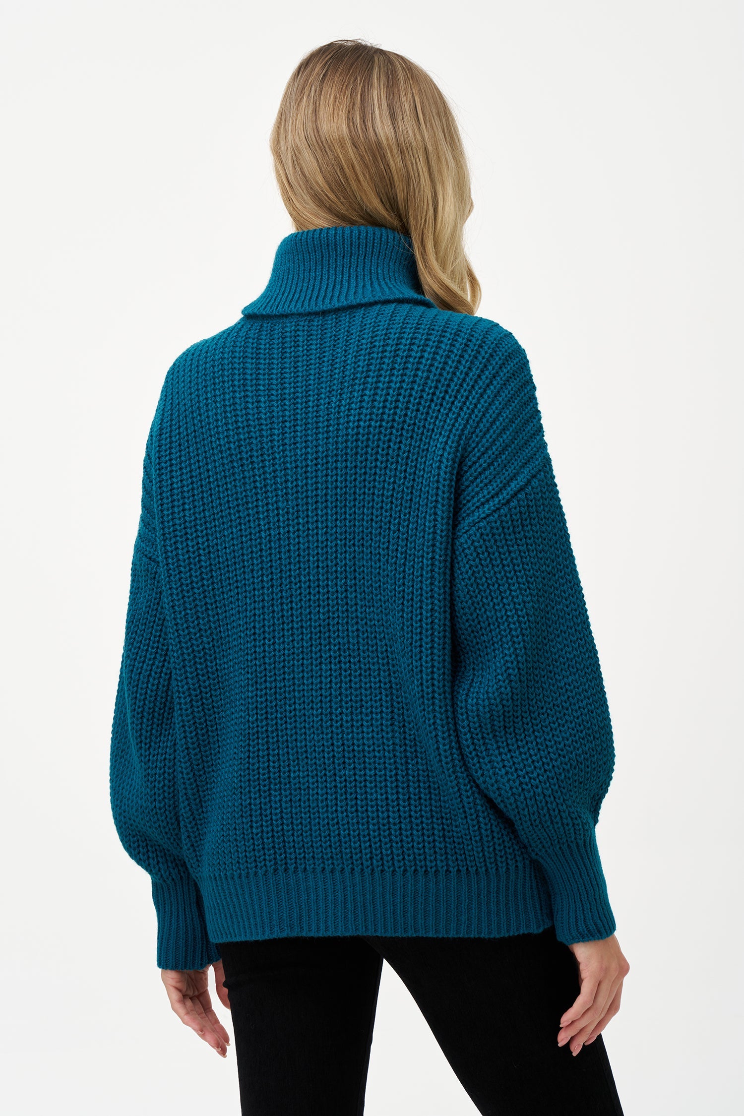Women’s knit long sleeve turtle-neck sweater, with a front cable detailing