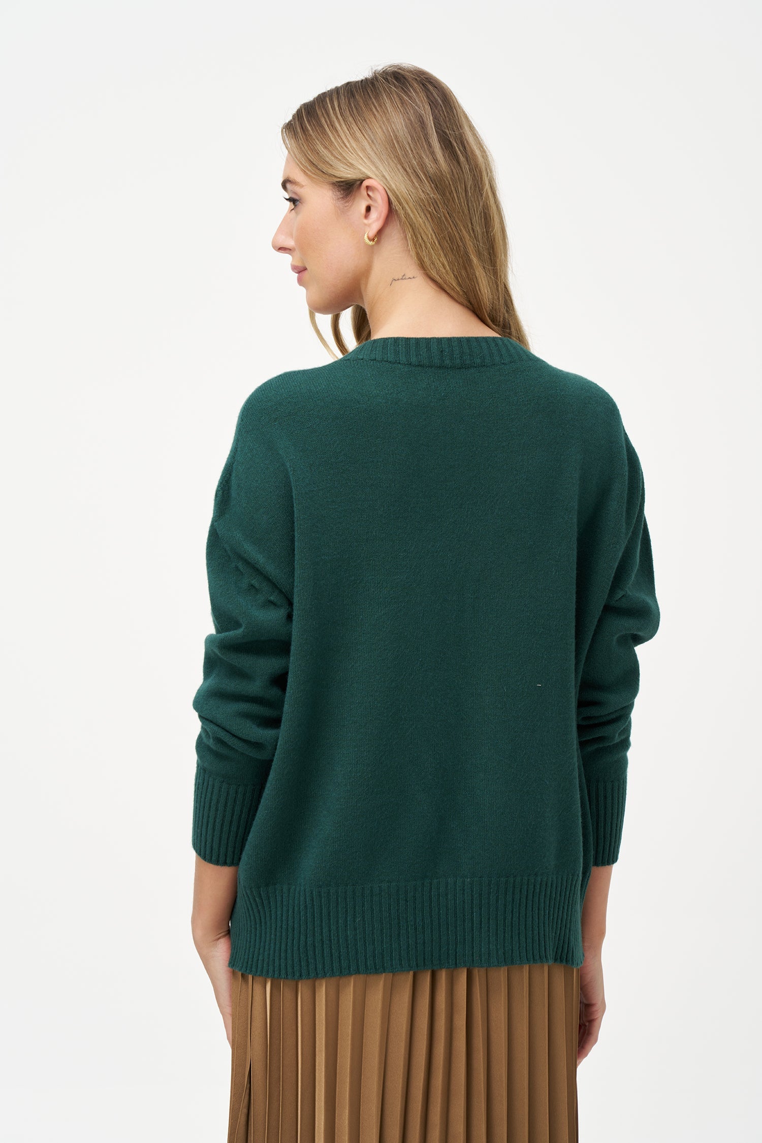 Women’s knit crew-neck long sleeve sweater