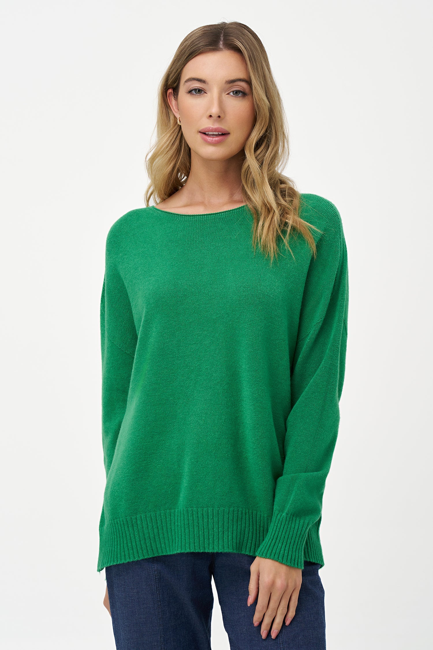 Women's knit wide crew-neckline sweater, with long sleeves