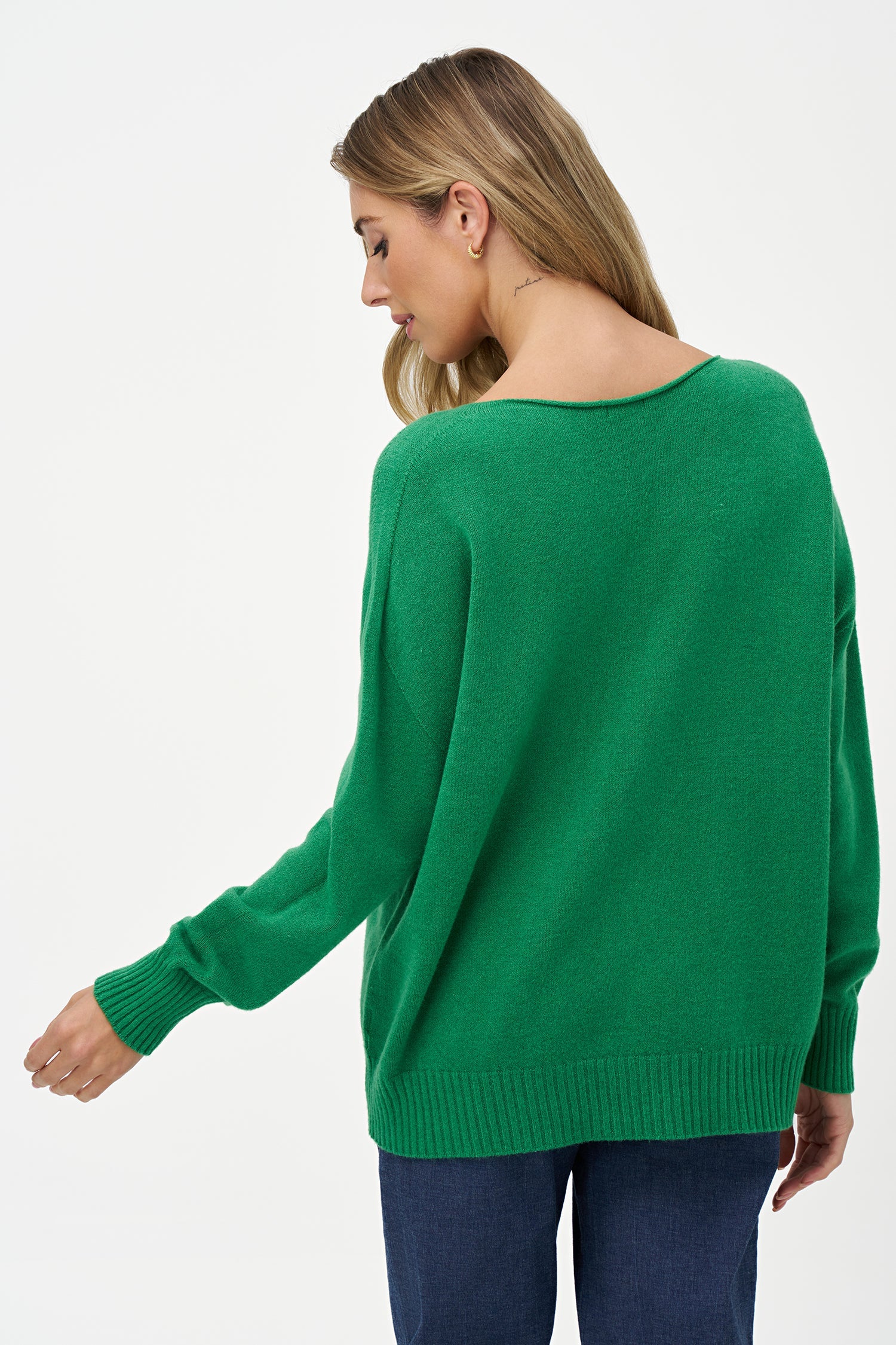 Women's knit wide crew-neckline sweater, with long sleeves