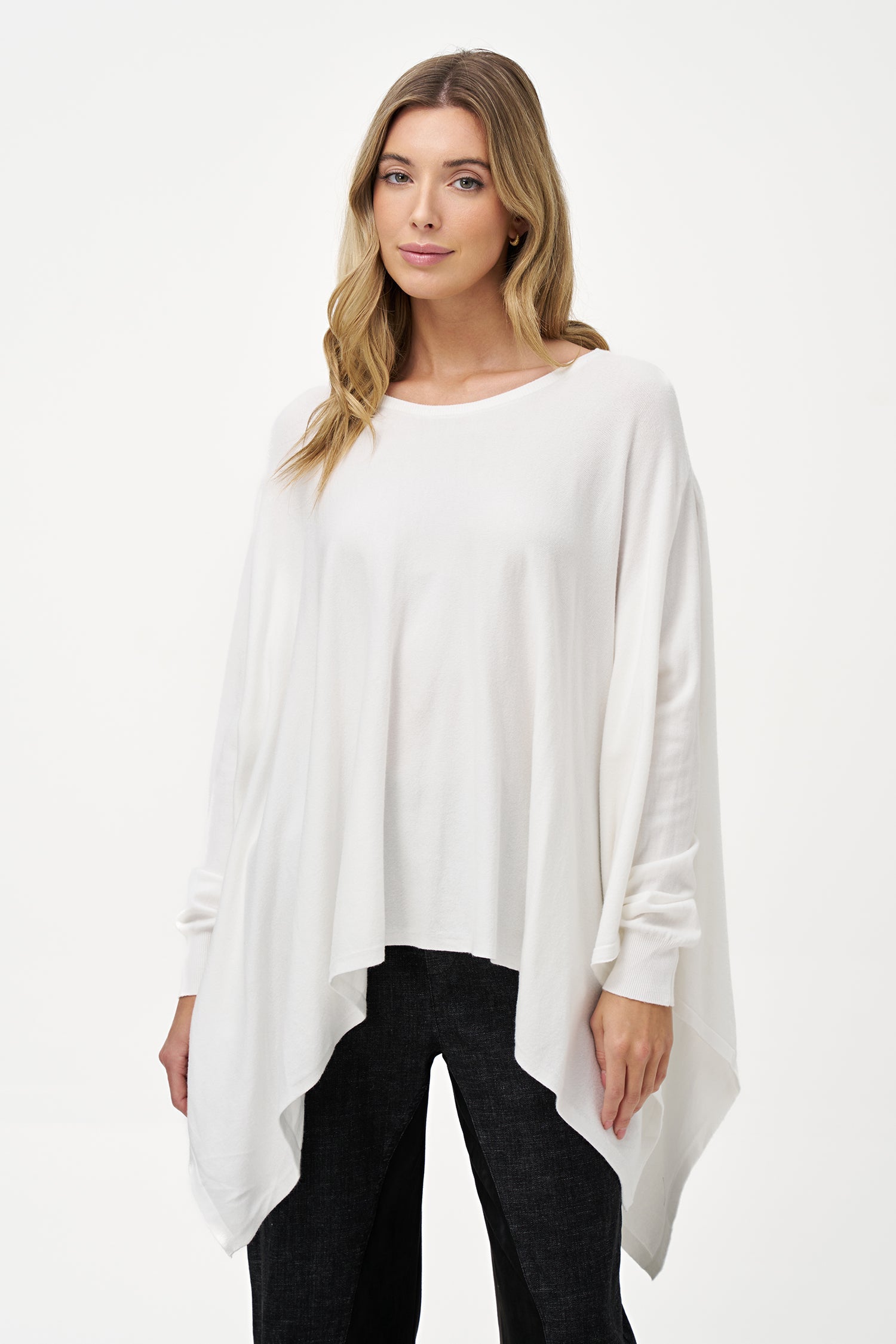Women's knit oversized long sleeve wide-neck sweater, with an asymmetrical hem