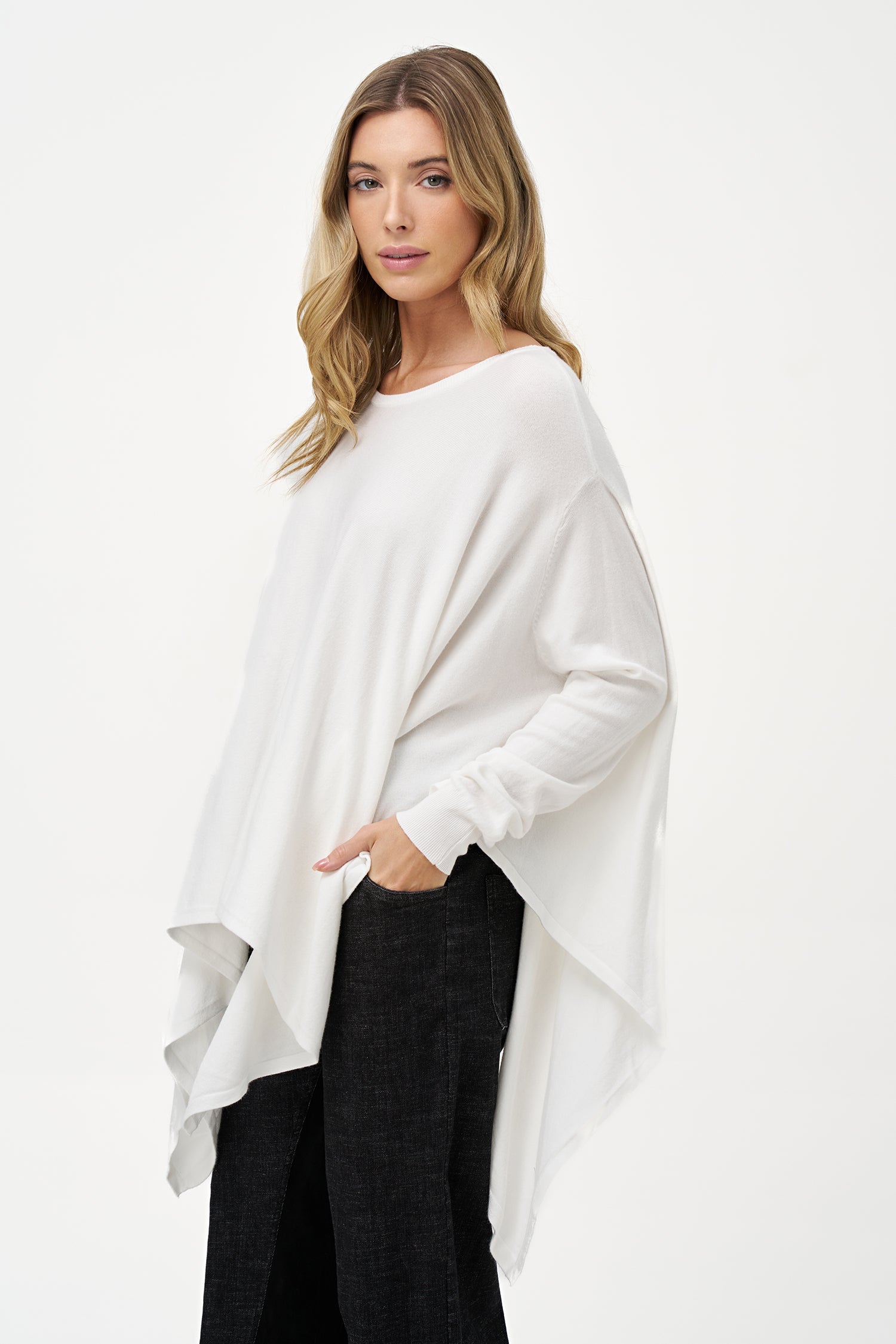 Women's knit oversized long sleeve wide-neck sweater, with an asymmetrical hem