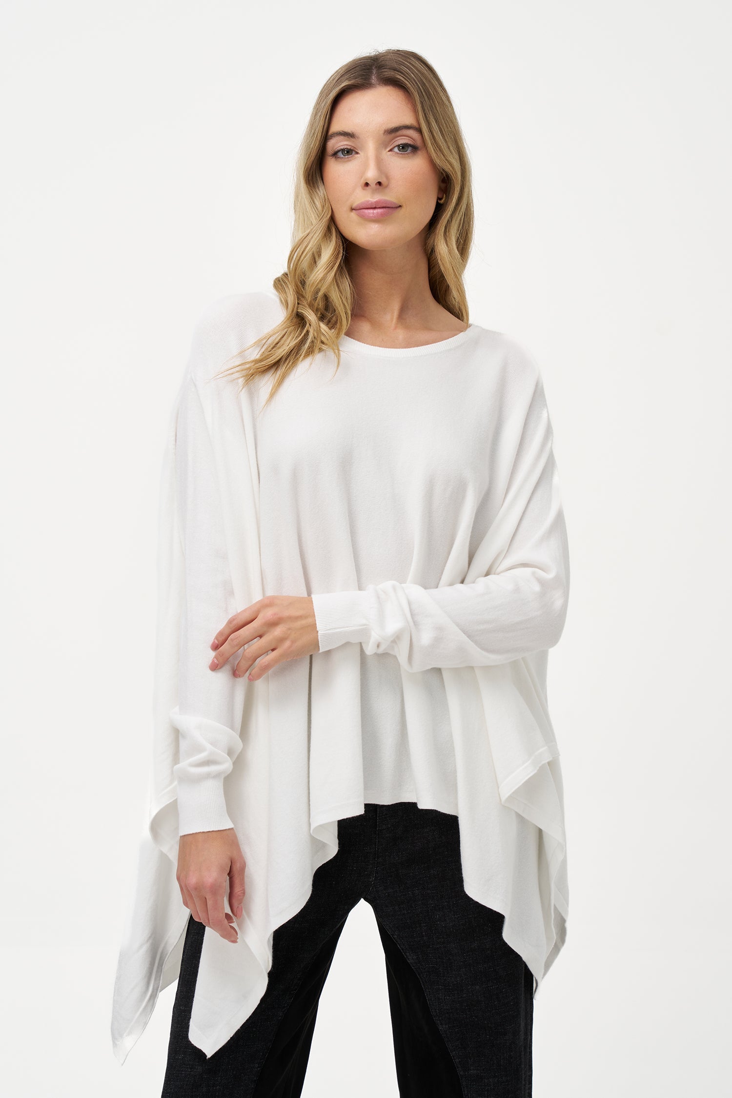 Women's knit oversized long sleeve wide-neck sweater, with an asymmetrical hem