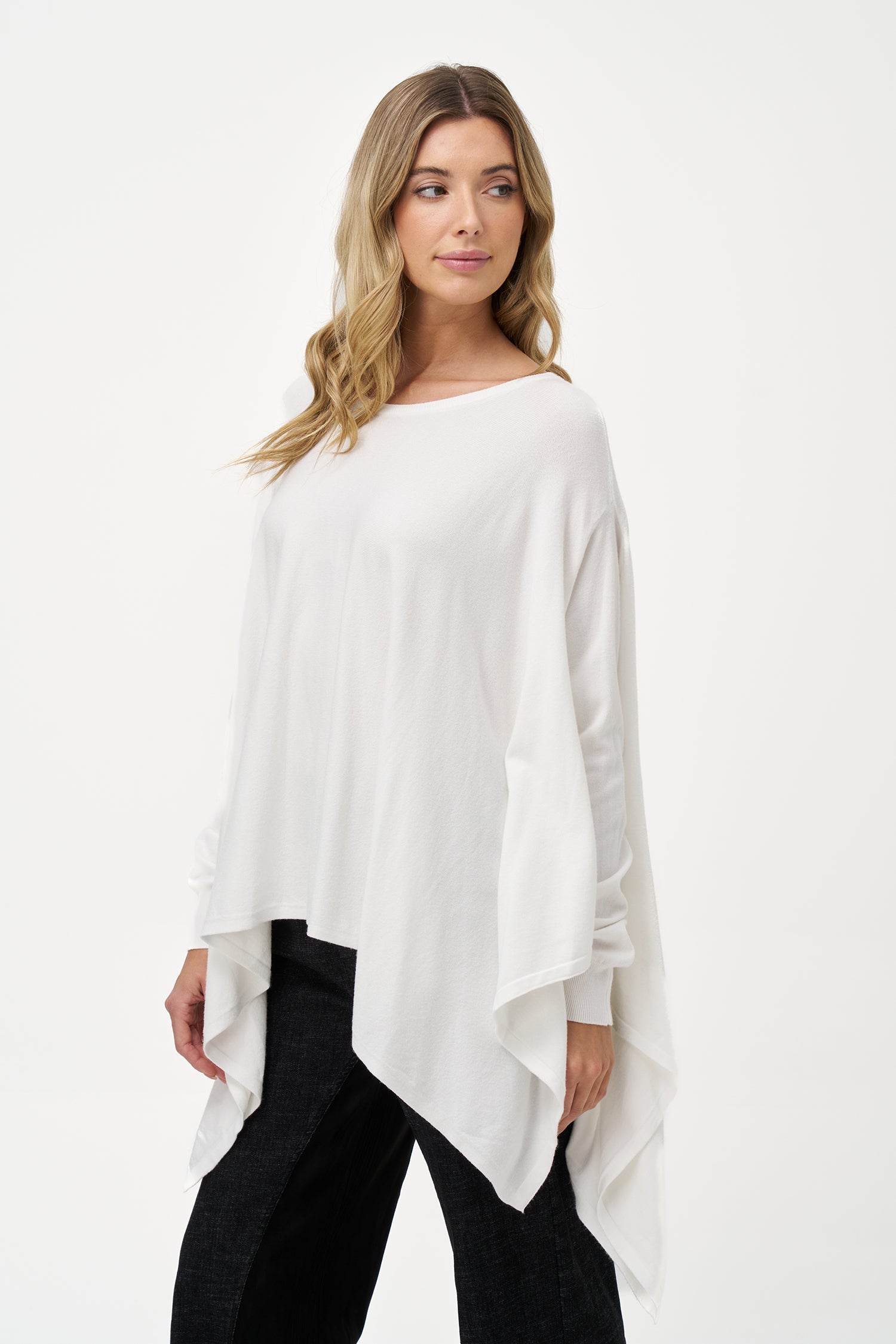 Women's knit oversized long sleeve wide-neck sweater, with an asymmetrical hem