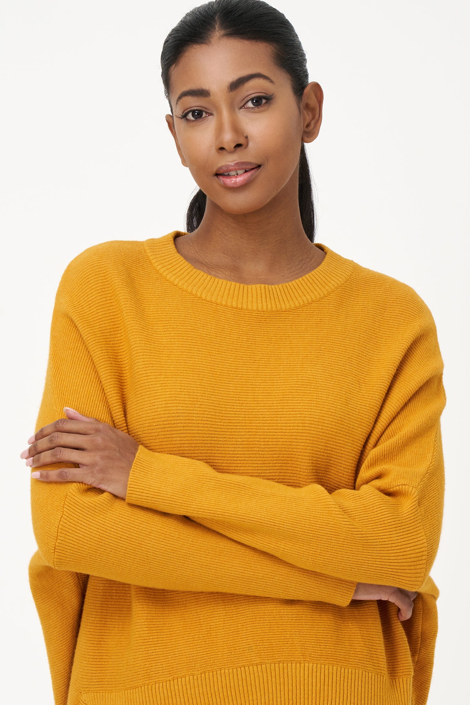Women’s knit crew-neck sweater, with long sleeves, a dropped shoulder and a scooped hi-low hemline
