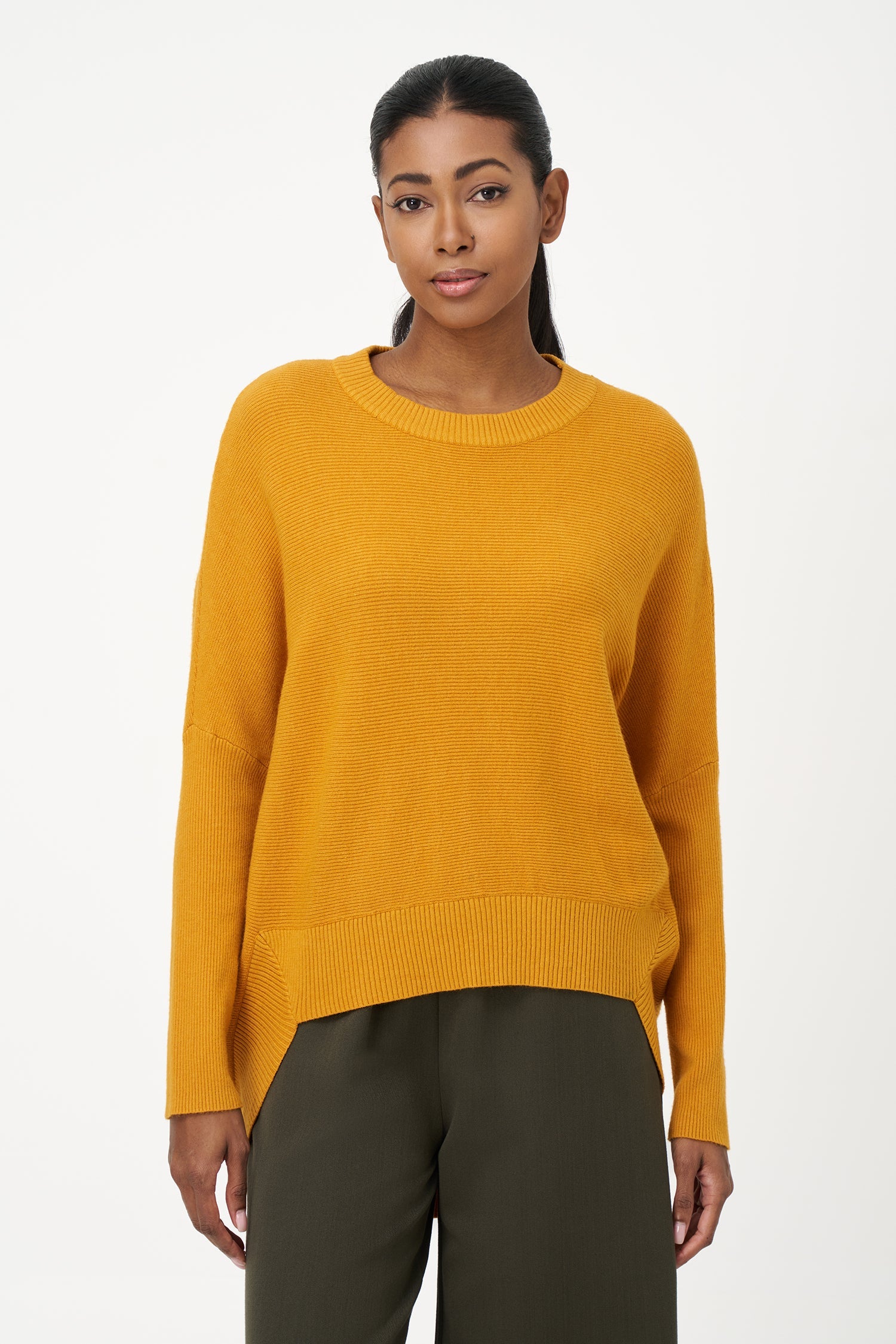 Women’s knit crew-neck sweater, with long sleeves, a dropped shoulder and a scooped hi-low hemline