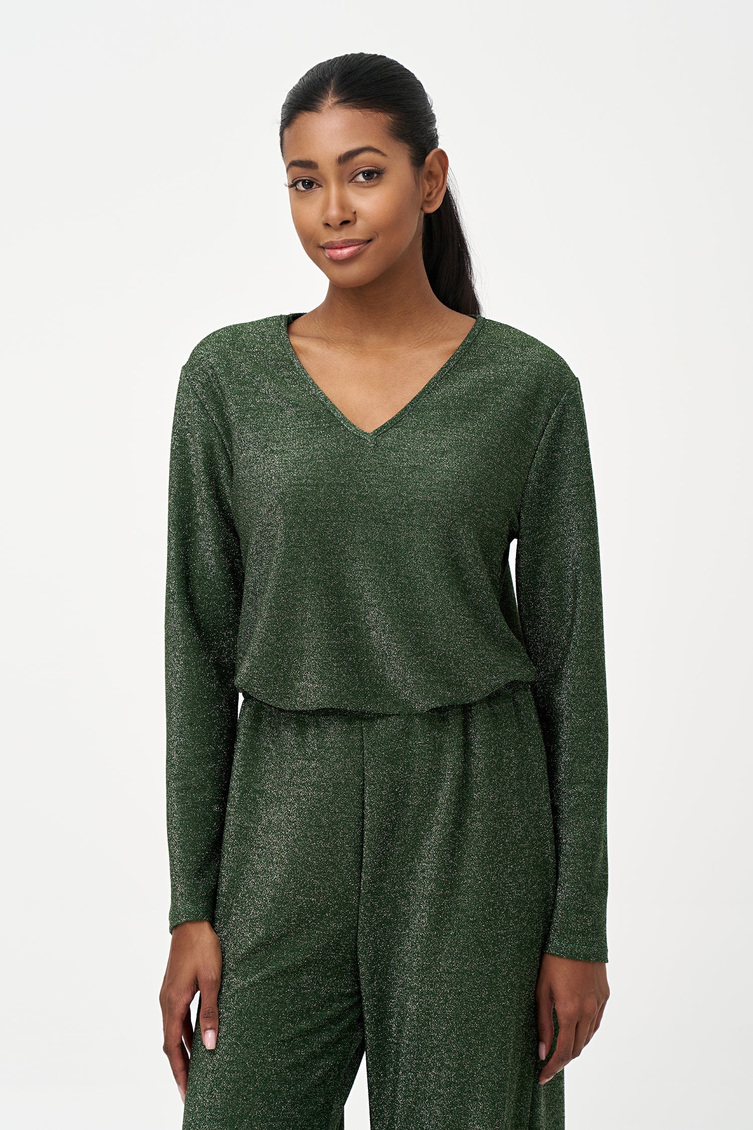 Women’s knit long sleeve top, with v-neckline
