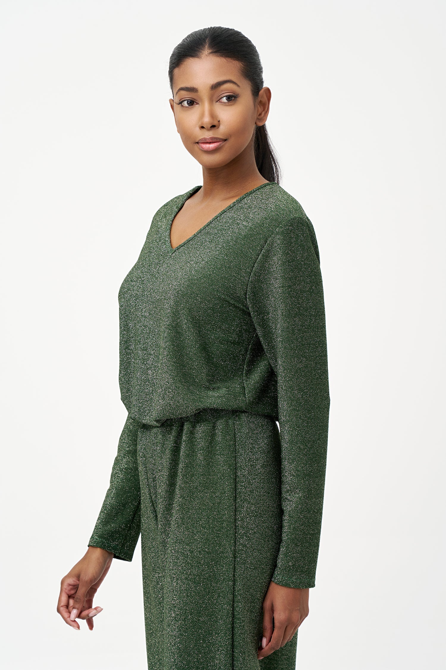 Women’s knit long sleeve top, with v-neckline