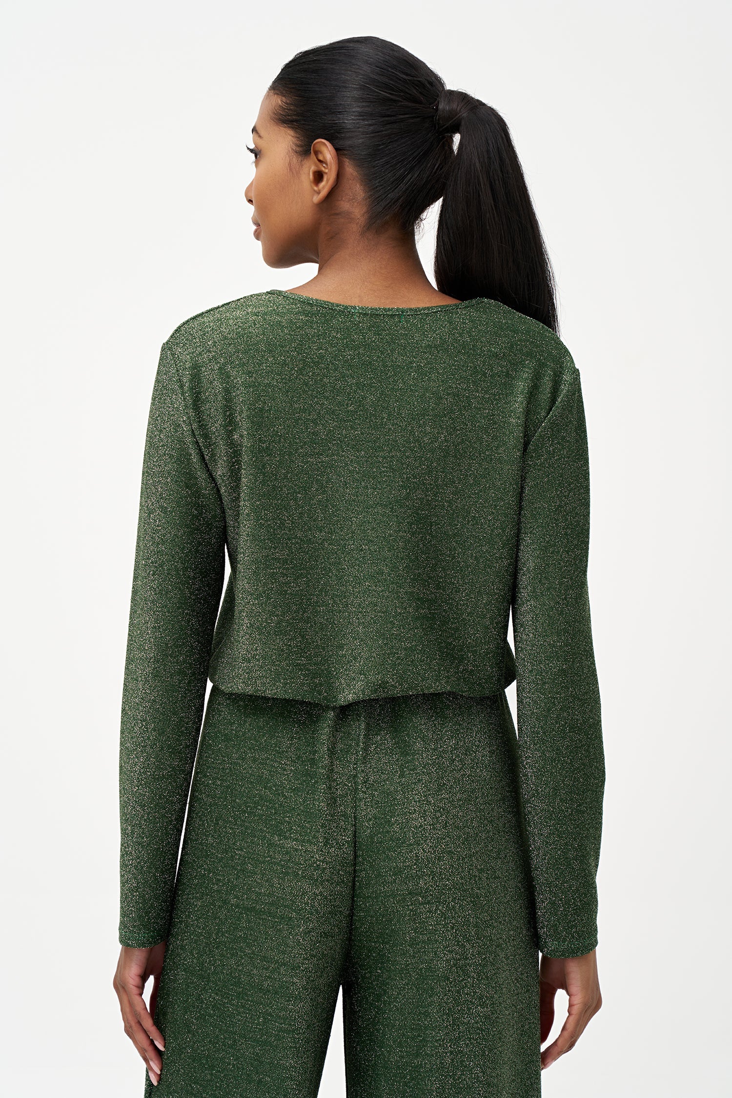 Women’s knit long sleeve top, with v-neckline