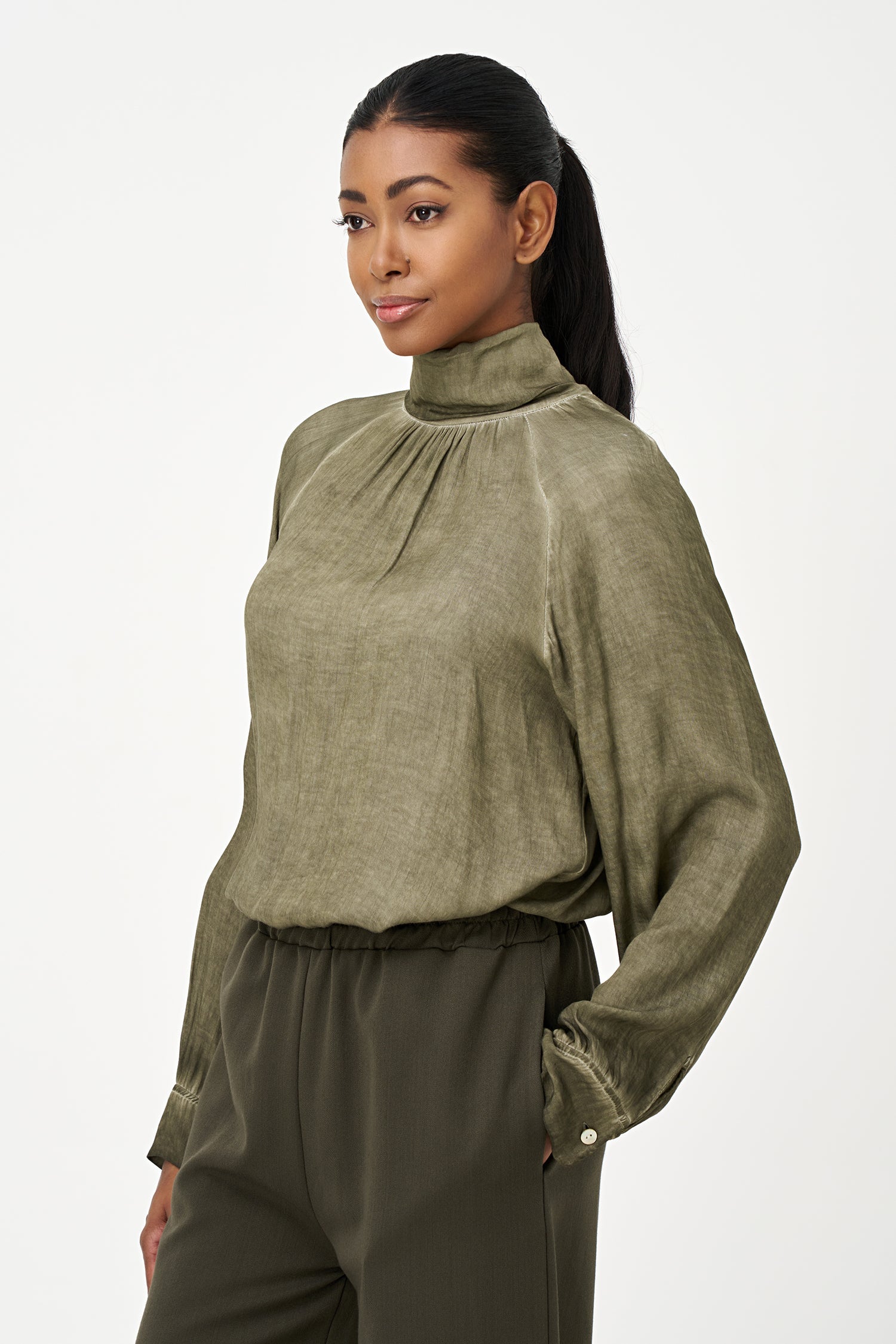 Women's Woven Long Sleeve Raglan Top