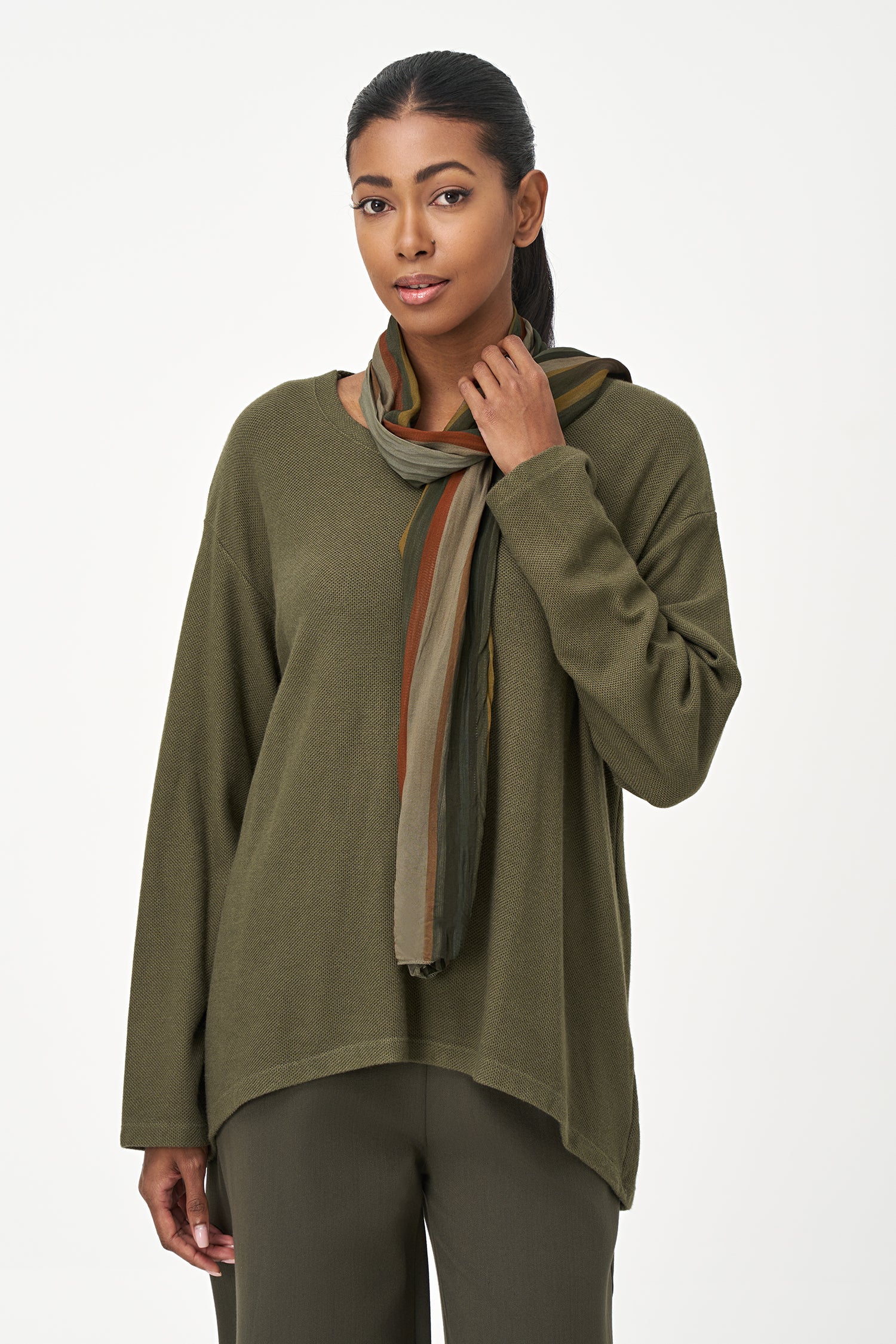 Women's Crew-Neck Long Sleeve Knit Top