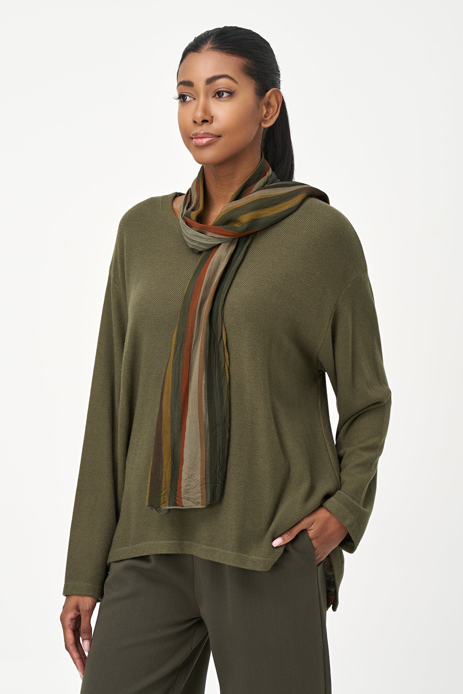 Women's Crew-Neck Long Sleeve Knit Top