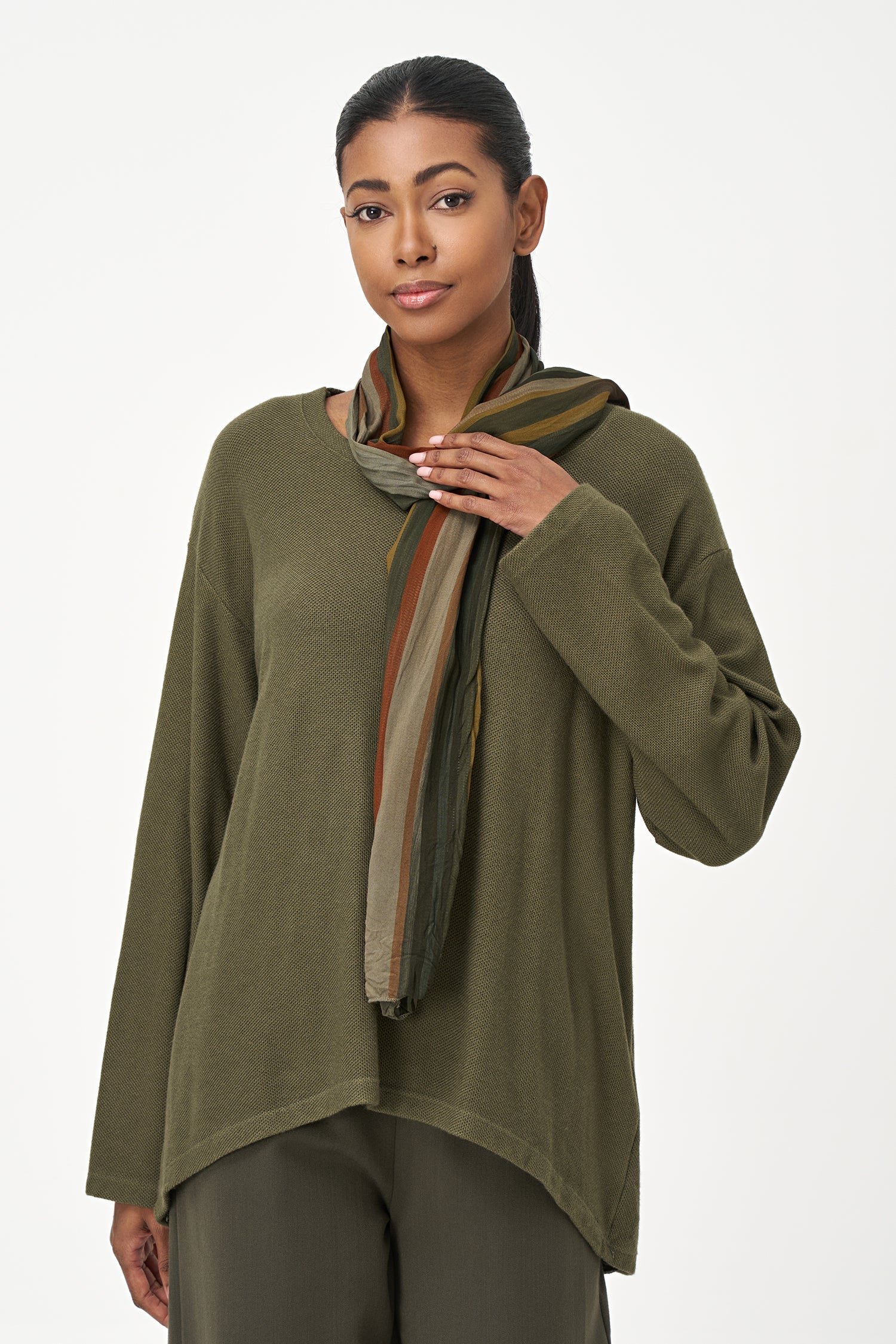 Women's Crew-Neck Long Sleeve Knit Top