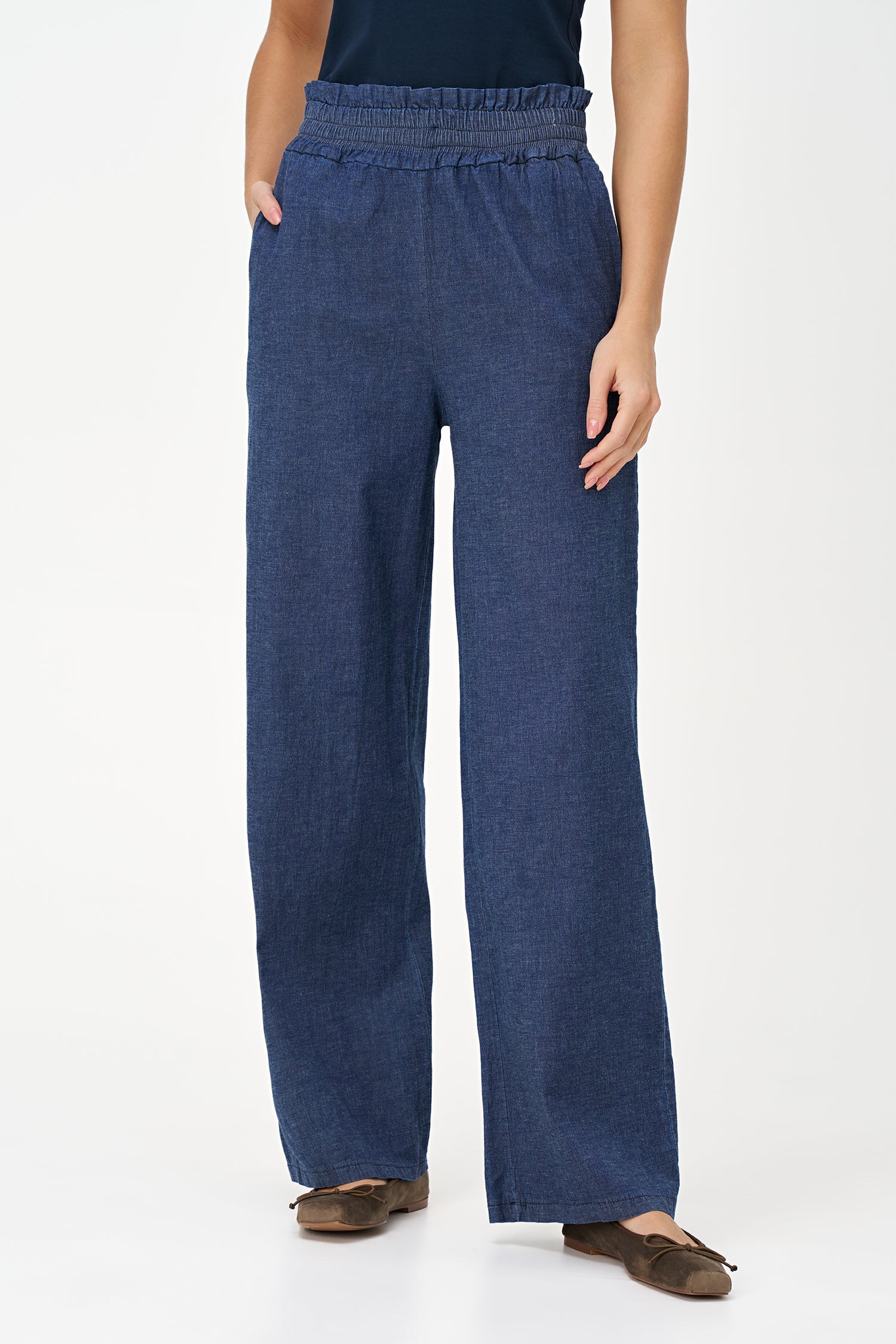 Women's Woven Straight Leg Pul-On Pants