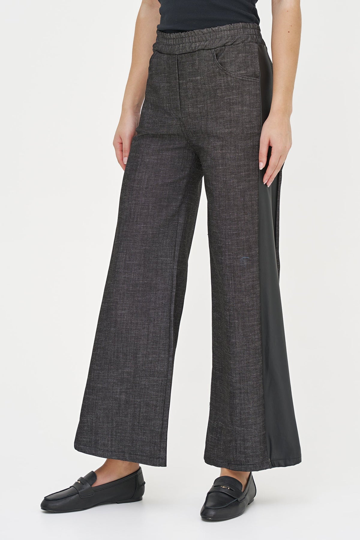 Women's Woven Mid-Weight Denim Pull-On Wide Leg Pant, with Scooped Front Pockets & Back Pockets.
