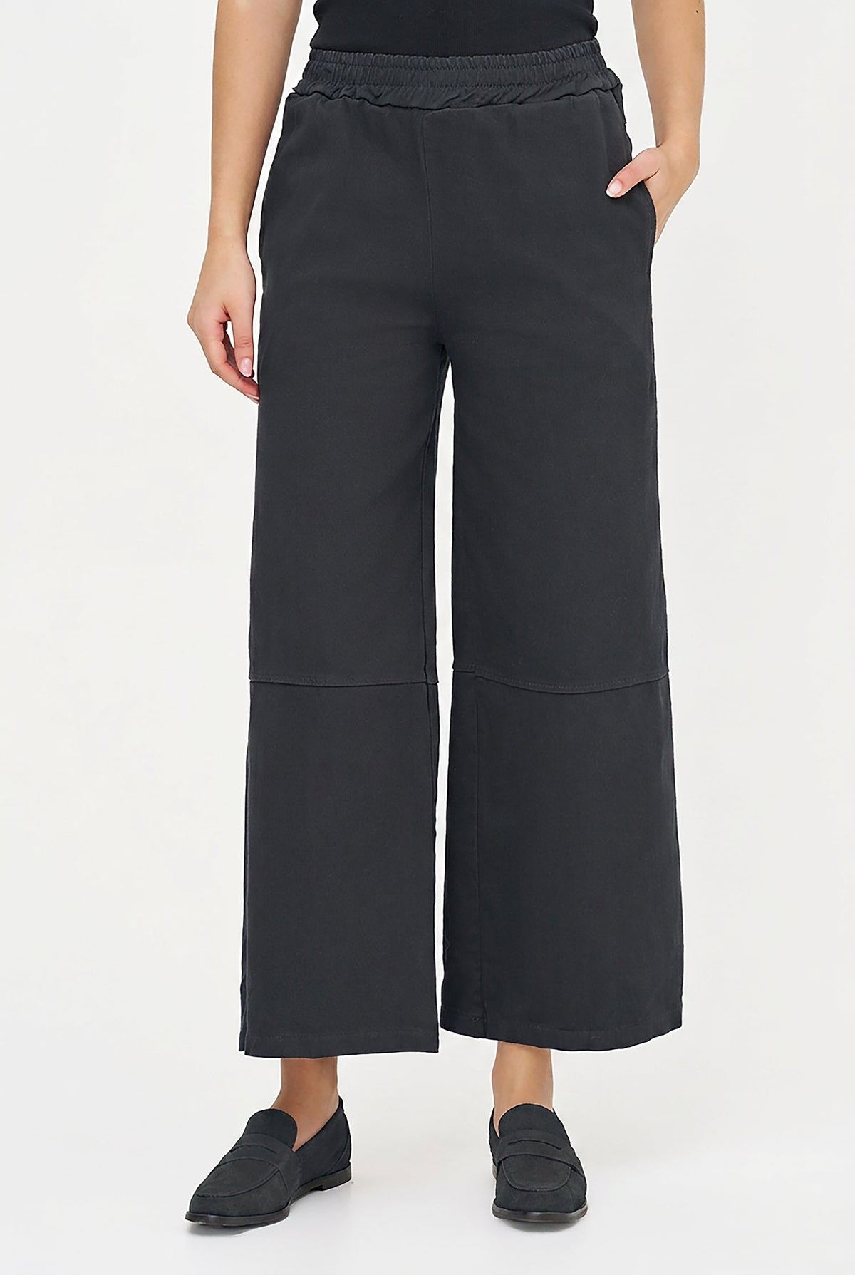Women's Woven Pull-On Wide Leg Pant with Back Patch Pockets
