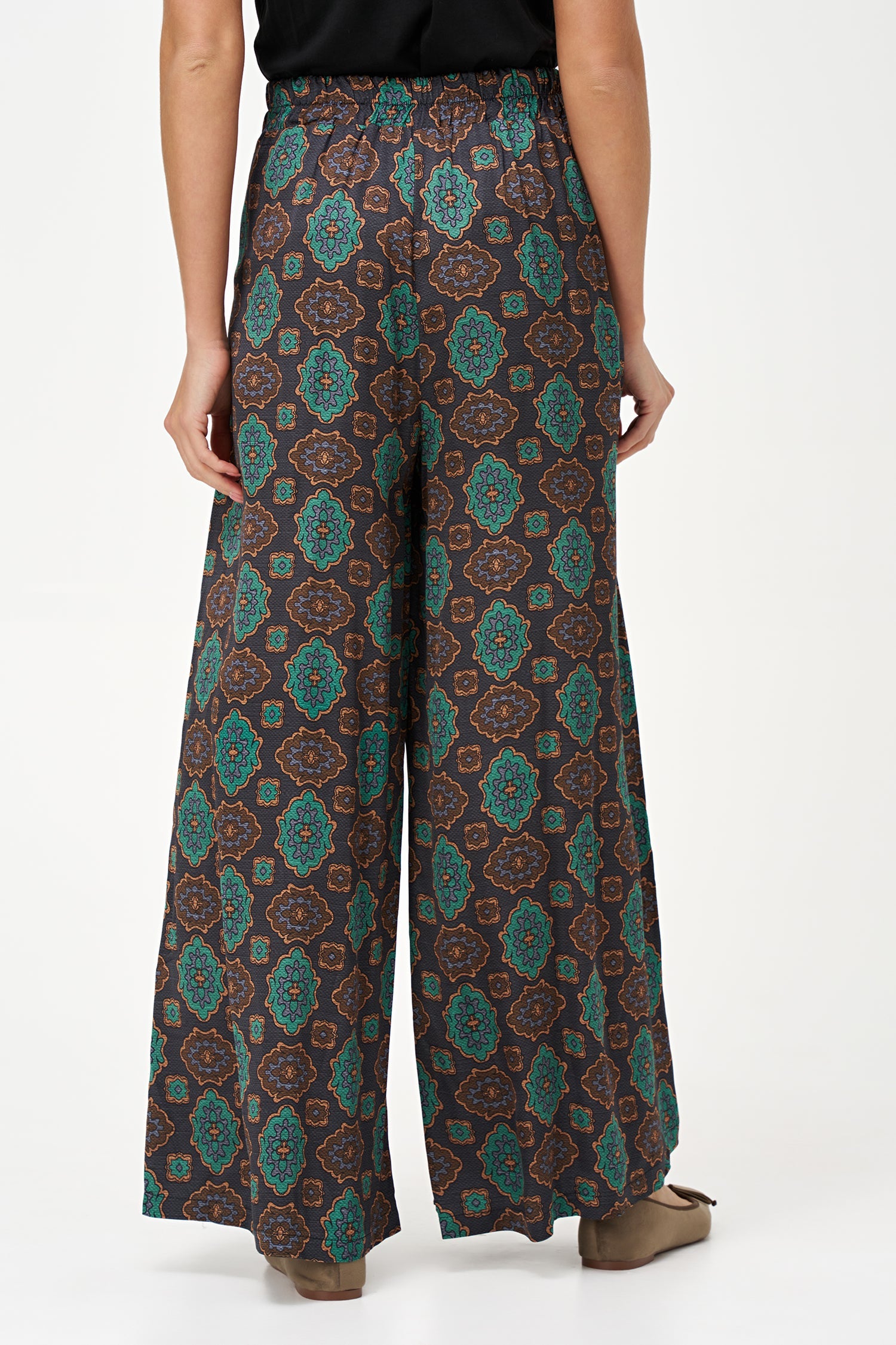 Women's Woven Printed Pull-On Wide Leg Pants With Slash Pockets