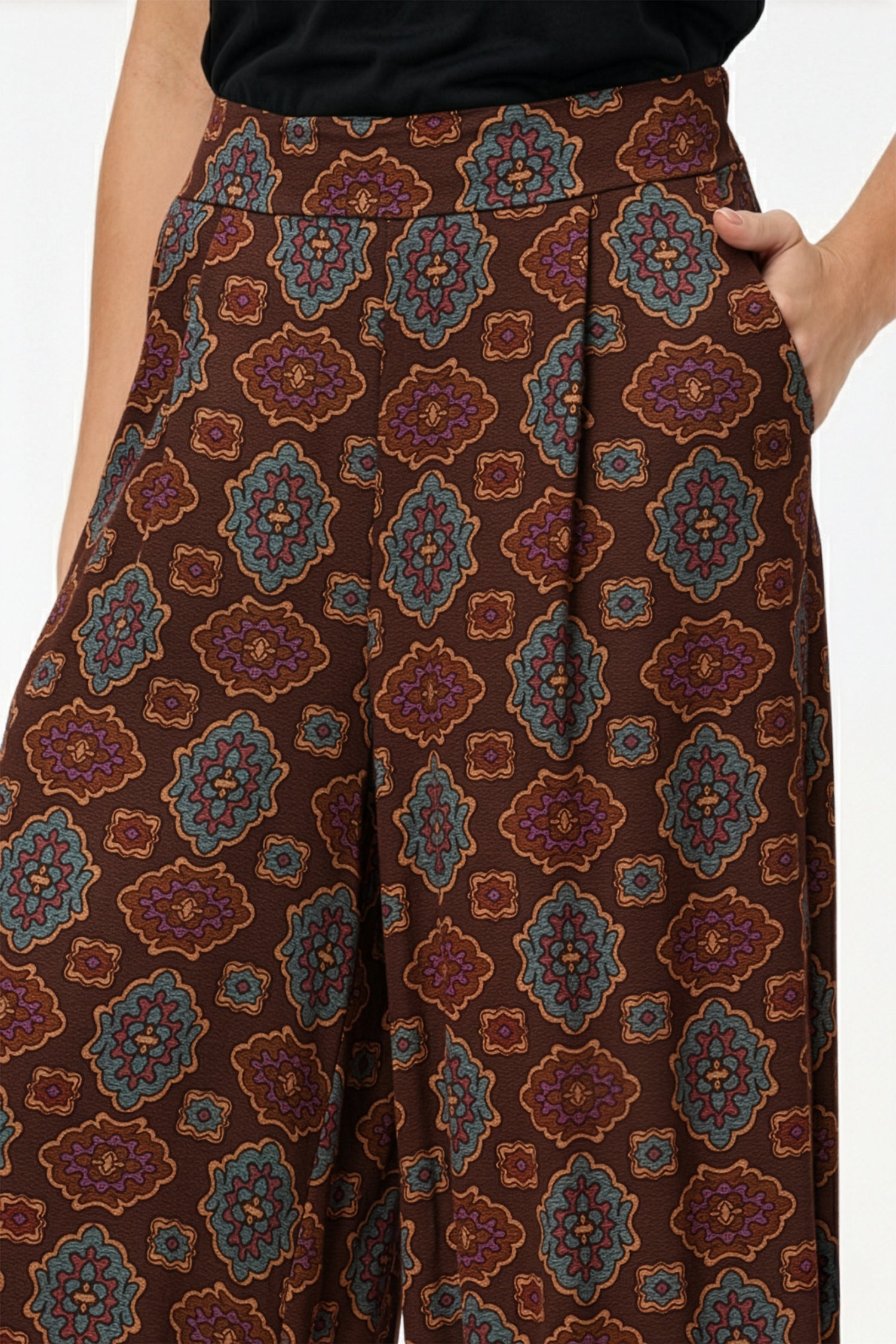 Women's Woven Printed Pull-On Wide Leg Pants With Slash Pockets