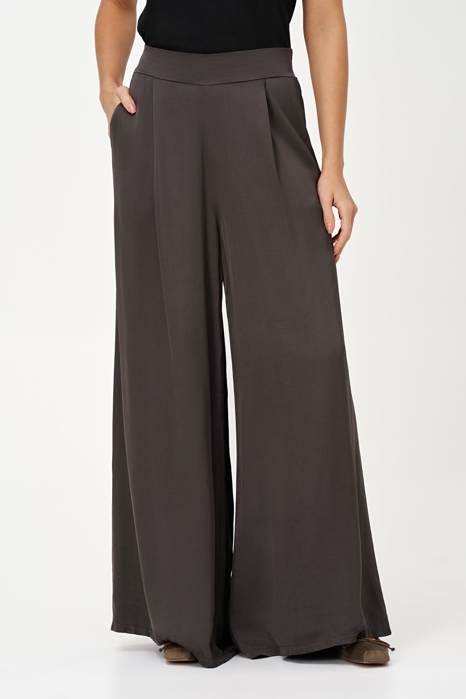 Women's Woven Pull-On Wide Leg Pants With Slash Pockets