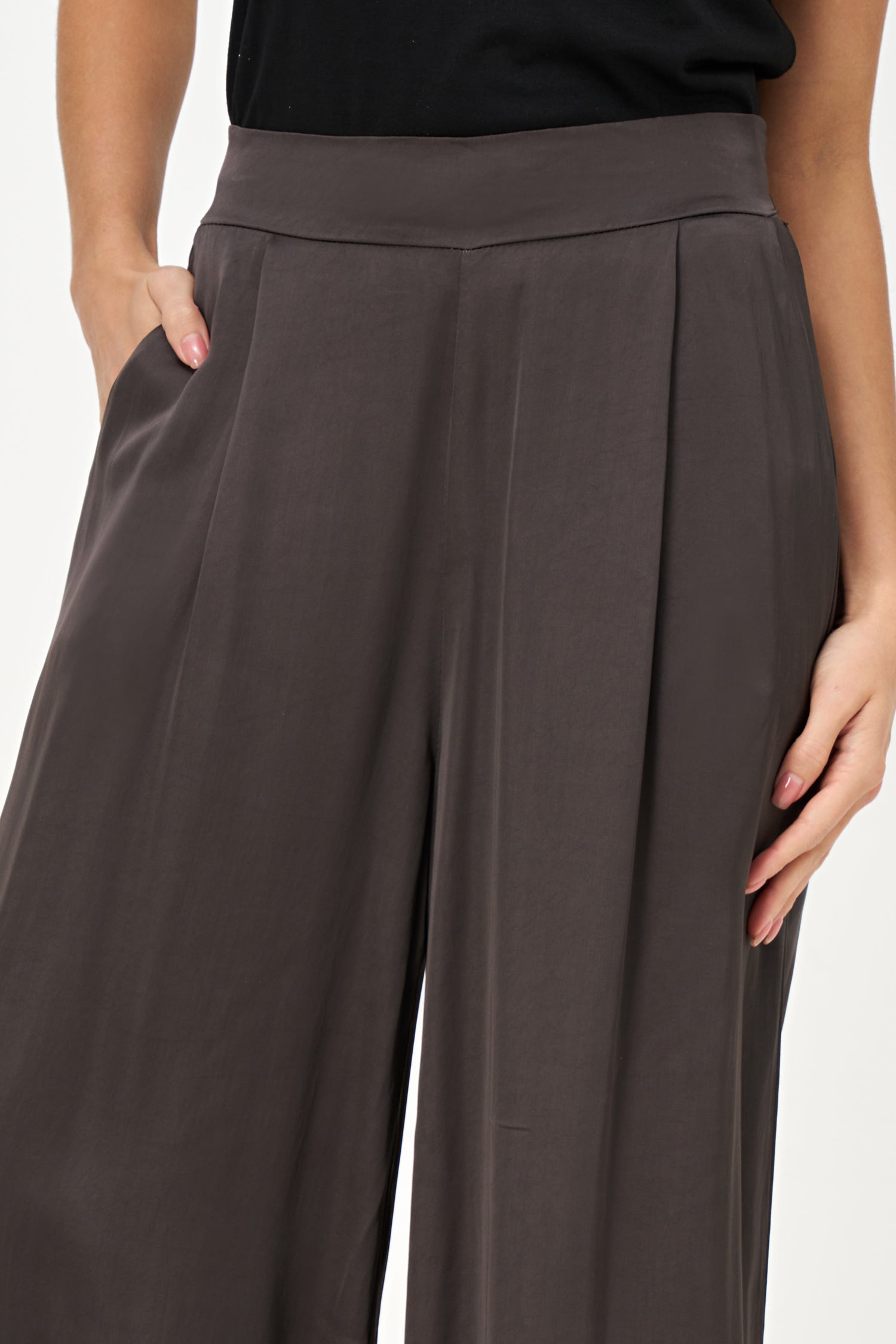 Women's Woven Pull-On Wide Leg Pants With Slash Pockets